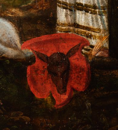 Zdjęcie nr 10: Obraz w formie stojącego prostokąta, pole obrazowe w kształcie stojącego prostokąta zamkniętego łukiem półkolistym, w przyłuczach ryta w zaprawie i złocona wić roślinna. W centrum kompozycji Maria i św. Elżbieta ukazane w całej postaci, zwrócone ku sobie, na tle pejzażu, u dołu niewielkie postacie donatorów. Maria w lewej części obrazu, zwrócona w trzech czwartych w lewo, prawą ręką trzyma dłoń Elżbiety, lewą unosi, pozdrawiając ją. Ma owalną twarz, o młodzieńczych rysach, wysokim czole, półprzymkniętych oczach, małym nosie i pełnych ustach, okoloną gęstymi, jasnobrązowymi, długimi włosami opadającymi na ramiona i plecy, czoło przewiązane opaską. Ubrana jest w zielono-złotą suknię spodnią, wielkowzorzystą, różową suknię wierzchnią podwiązaną nad kolanem i na ramionach, przepasaną w talii, szaro-brązowy płaszcz, z zieloną podszewką zarzucony na plecy i opadający po bokach postaci, wokół szyi podwika. W prawej części obrazu św. Elżbieta, zwrócona w trzech czwartych w prawo, lewą rękę ma ugiętą, na wysokości talii, wskazując dłonią na Marię, prawą wyciąga przed siebie i trzyma jej dłoń. Twarz ma owalną, o starczych rysach, półprzymkniętych oczach, małym nosie i pełnych ustach. Ubrana jest w zieloną suknię z brązowym wzorem w dolnej części, czerwony płaszcz zarzucony na ramiona i podtrzymywany lewą ręką z przodu, na głowie ma biały welon zawiązany wokół szyi. Postacie przedstawione na tle pejzażu z pierzastymi drzewami oraz budynkami, w oddali góry ukazane w perspektywie powietrznej. Ponad nimi szaro-różowe niebo. W dolnej części obrazu niewielkie, klęczące postacie. Po lewej stronie dojrzały mężczyzna z długą brodą, zwrócony w trzech czwartych w lewo, z uniesioną głową, w wyciągniętych z przodu rękach trzyma czapkę. Ubrany jest w szubę z futrzanym kołnierzem. Przed nim biało-czarna tarcza z godłem herbu Bonarowa i syglami „SBZ”. Po prawej stronie pięć klęczących postaci, zwróconych w trzech czwartych w prawo, z dłońmi złożonymi w geście modlitwy. Na pierwszym planie kobieta w ciemnej sukni z krezą wokół szyi i dłoni, na głowie ma rańtuch. Przed nią czerwona tarcza z godłem herbu Trąby i syglami „ZHI”. Obok niej dwóch młodzieńców ubranych w ciemnobrązowe żupany, przed nimi leżą futrzane czapki. Obok dwie postacie dziewczęce ubrane w suknie z kryzami wokół szyi, z toczenicami i wiankami na głowach. Przed nimi czerwona tarcza z godłem herbu Półkozic. 
