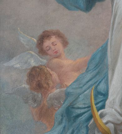 Zdjęcie nr 17: Nastawa ołtarzowa architektoniczna, jednokondygnacyjna ze zwieńczeniem, jednoosiowa z bramkami. Ołtarz prostopadłościenny, murowany, w drewnianej obudowie, z drewnianą mensą. Antepedium ujęte profilowaną ramą; w polu malowana płycina w formie leżącego prostokąta o zaokrąglonych narożach, wypełniona gałązkami różanymi, z akantowo-regencyjnym kartuszem. W narożach antepedium malowane ptaki siedzące na gałązkach. W polu kartusza ukazana scena męczeństwa św. Szymona i św. Judy Tadeusza, na tle pejzażu. Tabernakulum metalowe, prostopadłościenne, flankowane pilastrami w formie spływów wolutowych zdobionych gałązkami róży, zamknięte od góry profilowanym gzymsem. Drzwiczki w kształcie stojącego prostokąta zamkniętego łukiem odcinkowym nadwieszonym; w polu przedstawienie kielicha z hostią. Tabernakulum wprawione w wysoki cokół, na którym stoi tron wystawienia w formie obrotowej niszy, o wypukłej ściance frontowej i ustawionymi pod kątem ściankami bocznymi. Nisza flankowana parą kolumienek i spływów wolutowych dźwigających belkowanie oraz fragmenty przerwanego, półkolistego przyczółka. Na belkowaniu szczyt z rocaillem, z napisem w polu: „ECCE / TABERNACULUM / DEI”. Nastawa ustawiona na dwustrefowym cokole, z wyodrębnionymi czterema prostopadłościanami, w górnej części zdobionym płycinami. Retabulum ujęte parami pilastrów i filarów o kanelowanych trzonach oraz stojącymi przed nimi w układzie schodkowym kolumnami o kapitelach kompozytowych. Podpory dźwigają pełne belkowanie, wyłamane na ich osi, z przerwanym architrawem nad polem środkowym. Na belkowaniu fragmenty falistego, przerwanego przyczółka z figurami aniołów z arma Christi. W polu środkowym wnęka w formie stojącego prostokąta zamkniętego łukiem odcinkowym nadwieszonym, ujęta profilowaną ramą, z obrazem Najświętszej Marii Panny Niepokalanie Poczętej. Nad nią, w polu belkowania rocaille&#039;owy kartusz z napisem „HI / SUNT VIRI / MISERICORDIAE / [...]ccdis 44”. Zwieńczenie w formie zbliżonej do stojącego prostokąta, ujętego pilastrami przechodzącymi w spływy wolutowe, zamkniętego dwoma fragmentami wolutowego gzymsu. Całość zakończona szczytem utworzonym z muszli i zwisów kwiatowych, flankowanym przez dwa wazony. Zwieńczenie ujęte liśćmi palmowymi. W polu obraz z grupą Ukrzyżowania w formie stojącego prostokąta, w profilowanej ramie, dekorowanej rocaille&#039;m. Nastawa flankowana bramkami zwieńczonymi konsolami, na których stoją figury Marii i św. Jana Ewangelisty. Przejścia w formie stojącego prostokąta o wklęsłych górnych narożach, z drzwiczkami z malowanymi przedstawieniami św. Piotra i św. Pawła. Struktura polichromowana na sposób imitujący marmoryzację w kolorze zielono-niebieskim, z laserunkiem, kolumny, ornamentyka i profile złocone, detal srebrzony.