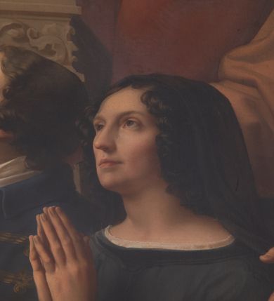 Zdjęcie nr 7: Obraz w kształcie prostokąta zamkniętego łukiem odcinkowym. Matka Boska z Dzieciątkiem na lewym kolanie siedzi na tronie umieszczonym na wysokim postumencie, pod ażurowym baldachimem wspartym na cienkich kolumienkach wiązkowych. Ubrana w czerwoną suknię i niebieski płaszcz, w prawej ręce trzyma berło, na głowie korona otwarta. Dzieciątko, odziane w niebieską sukienkę, wznosi prawą rączkę w geście błogosławieństwa, w lewej trzyma niebieską kulę świata,. Po bokach Matki Boskiej postacie skrzydlatych aniołów, z których umieszczone w górze unoszą girlandy kwiatów. U podstawy postumentu klęczą z rękami złożonymi w geście modlitwy członkowie rodziny Potockich (Artur i Zofia oraz Andrzej), zwróceni ku Matce Boskiej, polecani przez swoich świętych patronów. Tło obrazu niebieskie. Na cokole inskrypcja majuskułowa (początek antyfony brewiarzowej): SALVE REGINA / [MATER] MISERICO[DIAE] / [VITA] [DUL]CED[O] . Obraz w prostokątnej ramie zamkniętej półkoliście.