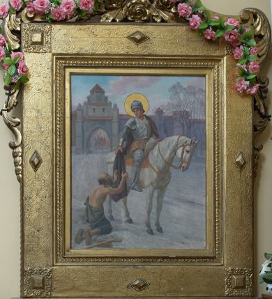 Zdjęcie nr 1: Feretron w formie szerokiej, prostokątnej złoconej ramy umieszczonej na cokole, w którym dwa otwory na drążki służące do przenoszenia. Rama zdobiona ornamentem roślinnym, w narożach prostokątne guzy otoczone ornamentem roślinnym, a pośrodku boków ramy rauty. W zwieńczeniu dwie antytetyczne woluty ozdobione trzema różami. Po bokach motywy liści akantu zakończone kampanullami i cekinami. W polu ramy, pośrodku, umieszczony obraz w kształcie prostokąta z przedstawieniem świętego Marcina z Tours na koniu i żebraka; w tle mury miejskie. 