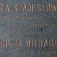 Zdjęcie nr 1: Epitafium w kształcie leżącego prostokąta. W jego polu biegnąca wzdłuż krawędzi opaska z wyciętymi narożami, w których rozety. W polu inskrypcja: „Spokój duszy ś(więtej) p(amięci) / TOMASZA STANISŁAWSKIEGO / c(esarsko) k(rólewskiego) urzędnika emer(ytowanego) / ur(odzonego) 1779. um(arłego) 19go Grudnia 1854. / i zięcia / MACIEJA DITHARDTA / c(esarsko) k(rólewskiego) urzędnika drogowego / um(arłego) 21. Sierpnia 1850. / przeżywszy 60. lat”.
