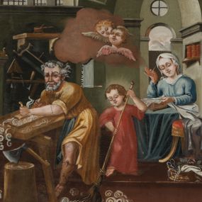 Zdjęcie nr 1: Obraz w kształcie stojącego prostokąta o wklęsło-wypukłej dolnej i górnej krawędzi, ujęty profilowaną, złoconą ramą zdobioną motywami rocaille’ów. Scena rodzajowa ukazująca Św. Rodzinę wewnątrz pracowni ciesielskiej. Po lewej stronie obrazu św. Józef ubrany w jasnobrązową tunikę, z podwiniętymi rękawami, pracujący przy warsztacie ciesielskim. Pośrodku mały Jezus w czerwonej tunice zamiata wióry; po prawej stronie, nieco w głębi, Maria ubrana w niebieskie szaty, z białą chustą na głowie, siedzi przy niewielkim stoliku nakrytym błękitną tkaniną, na którym leży otwarta księga. Nad Jezusem obłok z dwoma uskrzydlonymi główkami anielskimi. W tle monumentalna architektura. Kolorystyka stonowana, o wąskiej gamie barwnej. 