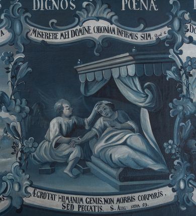 Zdjęcie nr 4: Dwa obrazy w formie leżącego prostokąta, każdy podzielony jest wewnątrz na trzy prostokątne pola z emblematami, ujęte esownicami i rocaille'm. Malowane są monochromatycznie, o biało-niebieskiej kolorystyce. 
Pierwszy obraz z napisem w górnej linii „FACITE FRUCTUS DIGNOS POENAE TENTIAE. MATH: 3.”. Każda ze scen ujęta jest na górze i na dole kartuszami z napisami. Pierwsza od lewej jest na tle pejzażu i przedstawia ukazanego frontalnie, tańczącego błazna. Na drugim planie znajduje się uskrzydlona postać, w tunice, z głową w glorii, która lewą ręką zakrywa twarz, prawą z palcem wskazującym kieruje do góry. W górnym kartuszu napis „DEUS TU SCIS INSIPIENTIAM MEAM, ET DELICTA MEA A / TE NON SUNT ABS CONDITA Psal: 68.”, w dolnym „RECTE PECCATUM INSIPIENTIAM VOCAVIT, NEMO ENIM SAPIENS, / ID ALIQUANDO COMMITTIT. Orig in Psal: 37.”. Środkowa scena ukazana jest we wnętrzu, w którym po prawej stronie znajduje się łoże z baldachimem, z leżącą w nim chorą i płaczącą kobietą. W lewej części sceny, przy łóżku siedzi zwrócona profilem uskrzydlona postać w tunice, która prawą ręką trzyma za dłoń chorą, lewą kładzie na jej głowie. W górnym kartuszu napis „MISERERE MEI DOMINE, QUONIAM INFIRMUS SUM: Psal: 6.”, w dolnym „AEGROTAT HUMANUM GENUS, NON MORBIS CORPORIS, / SED PECCATIS. S. Aug: serm: 59.”. Trzecia scena ukazana jest na tle fantastycznego pejzażu. Na pierwszym planie leży ukazany z profilu kościotrup, który złapał w sieć, próbującą się wyrwać leżącą postać, przed którą znajdują się naczynia, owoce i lutnia. Na drugim planie na tle ognia trzy diabły ścigają uciekającą postać z pochodnią. Przed nią inna postać dmie w trąbę, druga, uskrzydlona nadlatuje z łukiem zrzucając uciekającej linę. W górnym kartuszu napis „DOLORES INFERNI CIRCUMDEDERUNT ME, PRAEOCCUPA=/VERUNT ME LAQUEI MORTIS. Psal. 17.”, w dolnym „OMNIA RETIBUS PLENA SUNT; DIABOLUS LAQVEO CUNCTA / COMPLEVIT. Origines Hom: 2. in cant:”. 
Drugi obraz z napisem w górnej linii „DILIGAMUS DEUM QUINI AM IPSE PRIOR DILEXIT NOS. 1. Ioan: 4.”. Każda ze scen ukazana jest na tle pejzażu i zwieńczona na górze kartuszem z napisem. W pierwszej od lewej ukazane są trzy postacie kobiece, z których środkowa omdlała. Pierwsza kobieta podtrzymuje jej głowę i przykłada do niej kwiaty, a trzecia kobieta klęczy i wyciąga ku niej ręce. Przed omdlałą znajduje się kosz z owocami. W wieńczącym kartuszu napis „FULCITE ME FLORIB[US], STIPATE ME MALIS, QUIA AMORE LANGVEO. Cant: 2.”. Środkowa przedstawia kościotrupa, w którego żebrach klatki piersiowej uwięziona jest modląca się postać. W wieńczącym kartuszu napis „INFELIX EGO HOMO! QUIS ME LIBERABIT DE CORPORE MORTIS HUJUS? Ad Rom: 7.”. Trzecia scena po prawej przedstawia od tyłu kobietę jadącą na jeleniu, która lewą ręką trzyma jego poroże. Kierują się w stronę znajdującego się w grocie skalnej źródła, które tryska z uskrzydlonej postaci. W wieńczącym kartuszu napis „QUEMADMODUM DESIDERAT CEVUS AD FONTES AQUARUM, ITA / DESIDETAT ANIMA MEA AD TE DEUS. Psalmo 41.”. 
