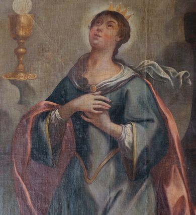 Zdjęcie nr 15: Nastawa architektoniczna, jednoosiowa, jednokondygnacyjna ze zwieńczeniem. Ołtarz prostopadłościenny, murowany, w drewnianej obudowie, z kamienną mensą. Antepedium ujęte profilowaną ramą, w polu malowana płycina w formie leżącego prostokąta o wklęsłych narożach, wypełniona różami, z akantowym kartuszem w centrum. W narożach przedstawienia ptaków na gałęziach. W polu kartusza scena ścięcia św. Barbary przez oprawcę, na tle pejzażu. Retabulum ustawione na dwustrefowym cokole, z wyłamanymi dwoma prostopadłościanami, w górnej części dekorowanym rocaille'owymi płycinami. Nastawa ujęta parą zdwojonych pilastrów, o kanelowanych trzonach i kapitelach kompozytowych, dźwigających pełne belkowanie, wyłamane na ich osi, z architrawem przyjmującym nad polem środkowym formę łuku odcinkowego oraz fragmenty półkolistego, przerwanego przyczółka. W polu centralnym wnęka w kształcie stojącego prostokąta zamkniętego łukiem półkolistym nadwieszonym, ujęta profilowaną ramą, z obrazem św. Barbary. Nad nią, w polu belkowania rocaille'owy kartusz z napisem „IT DE / NOCTE SURREXIT DEDIT / CIBARIA ANCIRIS / SUIS”. Zwieńczenie w formie zbliżonej do trapezu, ujętego spływami wolutowymi, zamkniętego fragmentem gzymsu w kształcie łuku półkolistego nadwieszonego. Zwieńczenie zakończone rokokową muszlą i rocaille'm, flankowane kampanulami. W polu obraz pokutującej św. Marii Magdaleny w kształcie analogicznym do zwieńczenia, w profilowanej ramie. Struktura polichromowana na sposób imitujący marmoryzację w kolorach niebieskim i zielonym, profile i ornamentyka złocone, detal srebrzony. 




