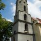 Zdjęcie nr 1: Kościół murowany z cegły i kamienia, tynkowany. Detal architektoniczny kamienny i rzeźbiony w tynku. Więźba dachowa drewniana, krokwiowa. Świątynia orientowana, jednonawowa, nawa na rzucie wydłużonego prostokąta, prezbiterium nieco węższe, zakończone wielobocznie, z wieżą na planie kwadratu. Do prezbiterium od północy przylega zakrystia z przedsionkiem i kruchtą na planie zbliżonym do prostokąta, do nawy od południa przybudowana kaplica na rzucie ośmioboku oraz od północy kruchta na planie kwadratu. Całość oszkarpowana. Wnętrze nakryte drewnianymi stropami i sufitami z wyprawą tynkową i polichromią. Pomiędzy nawą a prezbiterium półkolisty otwór tęczowy. Parapet chóru muzycznego w zachodniej części nawy, podparty na dwóch kolumnach. Otwory drzwiowe o wykroju prostokątnym, ostrołukowym i prostokątnym zamkniętym łukiem segmentowym. Drzwi drewniane obite listwami i płycinowe. Okna w formie stojącego prostokąta zamkniętego łukiem półkolistym, w wieży zamknięte łukiem ostrym, w metalowej oprawie, witrażowe. Posadzka z płyt ceramicznych. Elewacje opracowane jednolicie, tynkowane, zakończone gzymsem podokapowym, opięte dwuuskokowymi szkarpami. Elewacja zachodnia wieżowa, jednoosiowa, czterokondygnacyjna, z wydzielonym cokołem. Kondygnacje wydzielone gzymsami kordonowymi, ostatnia na planie ośmioboku. Na osi ostrołukowy portal z profilowanym obramieniem w tynku. Drzwi drewniane dwuskrzydłowe, obite listwami, z ostrołukowym naświetlem. Nad portalem owalna tablica fundacyjna z napisem „WIEŻA TA WYBUDOWANA / NA CZEŚĆ / MATKI BOSKIEJ / R(OKU) P(AŃSKIEGO) 1888”. Na froncie wieży, na osi, dwa ostrołukowe okna, na ścianach bocznych po trzy ostrołukowe okna, w najwyższej partii rząd okulusów. Wieża zakończona ośmioma trójkątnymi szczytami i ostrosłupowym hełmem z metalową koroną. Elewacje boczne przeprute oknami, po dwa w nawie i prezbiterium, alternowanymi szkarpami. W kaplicy i w zakrystii po dwa okna. Elewacja wschodnia pozbawiona okien. Kruchta północna przybudowana do korpusu, od frontu ujęta stylizowanymi półkolumnami dźwigającymi wklęsło-wypukły szczyt. W zewnętrzne ściany kościoła wmurowane współczesne, ceramiczne stacje drogi krzyżowej. Dachy dwuspadowe, kryte dachówką ceramiczną. Wyższy nad nawą, niższy nad prezbiterium. W połowie długości dachu, nad nawą, wieżyczka na sygnaturkę z latarnią, zwieńczona ostrosłupowym hełmem. Nad zakrystią ceramiczny dach pulpitowy, nad kruchtą dwuspadowy, nad kaplicą ostrosłupowy, kryty blachą. 