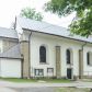 Zdjęcie nr 1: Kościół murowany, orientowany, z półkoliście zamkniętym prezbiterium, niewielką zakrystią od północy, z przedsionkiem i wieżą od zachodu. Budynek trójnawowy, trójprzęsłowy, z nawą główną szerszą od bocznych, oddzieloną filarami, ze sklepieniem zwierciadlanym. Prezbiterium oddzielone łukiem tęczowym, dwuprzęsłowe, nakryte sklepieniem żaglastym z gurtami. Od zachodu chór muzyczny wsparty na ściankach i filarach przechodzących w pilastry. Ściany artykułowane płaskimi pilastrami. Ściany, podpory oraz sklepienie pokryte polichromią.
Między pilastrami naw bocznych oraz po obu stronach ołtarza okna w kształcie stojącego prostokąta zamkniętego półkoliście. Dwa mniejsze okna w przedsionku, po jednym w drugiej i trzeciej kondygnacji wieży od zachodu, w czwartej kondygnacji z czterech stron. Główne drzwi od wschodu, boczne od północy, kolejne do północy do zakrystii. 
Fasada kościoła trójosiowa, czterokondygnacyjna, z wieżą na osi. Osie wydzielone są lizenami na narożach występu wieży, kondygnacje artykułowane otworami. Do wejścia prowadzą  drzwi w kształcie stojącego prostokąta w niszy zamkniętej łukiem koszowym, w drugiej kondygnacji balkon, w którym na tle okna figura Marii. W osiach bocznych wąskie okna w kształcie stojącego prostokąta zamkniętego półkoliście. Kondygnacje oddzielone niezbyt wydatnym gzymsem. Dwie górne kondygnacje przeprute oknami, w ostatniej kondygnacji wieża przechodzi w ośmioboczną. Tynkowane ściany boczne naw oraz prezbiterium artykułowane murowanymi z kamienia lizenami, pomiędzy którymi są okna umieszczone we wnękach. Nawa główna oraz kruchta nakryte dachami dwuspadowymi, prezbiterium dwuspadowym zamkniętym półkoliście. Wieża zwieńczona hełmem w formie ostrosłupa z trójkątnymi wycięciami powyżej okien ostatniej kondygnacji. Pod kościołem znajduje się wymurowania z kamienia grota, do której spływa woda ze słynącego cudami źródła. W grocie ustawiono figurę Matki Boskiej. 
Całe wyposażenie pochodzi z drugiej połowy XIX wieku. 
