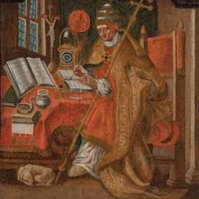 Zdjęcie nr 1: Obraz uzyskał kształt stojącego prostokąta, ujętego prostą, malowaną na jasnobrązowo ramą. Przedstawienie św. Grzegorza Wielkiego w pracowni zostało wkomponowane w pole w kształcie stojącego prostokąta ujętego u dołu i u góry przeciwstawną parą odcinkowych łuków nadwieszonych. Centrum kompozycji stanowi sylwetka siedzącego na wyścielanym purpurą krześle przy wielobocznym stole świętego, zwróconego trzy czwarte w prawo, podtrzymującego na przedramieniu ferulę. Grzegorz pochylony nad stołem pisze w otwartej księdze piórem. Jego twarz jest pozbawiona zarostu. Ubrany jest we wzorzystą kapę okrywającą czerwoną dalmatykę oraz albę, spod której widoczny jest humerał oraz buty. Na głowie ma tiarę papieską. Stół o wzorzystych rzeźbionych nogach przykryty jest czerwoną tkaniną lamowaną złotą taśmą. Leży na nim otwarta księga, przybory pisarskie, krucyfiks i zegar stołowy z dzwonkiem. Na przedniej krawędzi stołu zwisa przyłożony księgą, na której stoi niewielki czerpak, dokument zaopatrzony w cztery woskowe pieczęcie wiszące na taśmach. Pod stołem śpi zwinięty w kłębek pies. Scena została umiejscowiona we wnętrzu z antresolą zwieńczoną balustradą z balasami, pod którą na tle zwieszonej zielonej zasłony wisi czerwony kapelusz kardynalski. Z prawej strony widoczne jest prostokątne okno z czterema kwaterami wypełnionymi gomółkami. 