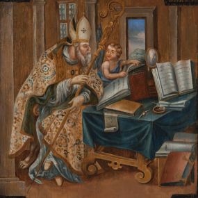 Zdjęcie nr 1: Obraz ma formę stojącego prostokąta. W jego centrum znajduje się prostokątne pole zamknięte górą i dołem przeciwstawnymi łukami segmentowymi nadwieszonymi. W środku wyobrażono św. Augustyna siedzącego za stołem, zwróconego trzy czwarte w lewo z założonymi nogami skierowanymi w przeciwną stronę. Twarz Augustyna okala siwiejący zarost. Ubrany jest we wzorzystą, błękitną kapę zapiętą na piersi, odsłaniającą białą albę, spod której widoczne są trzewiki oraz humerał pod szyją. Na głowie ma infułę z fanonami opadającymi na plecy. Święty w rękach trzyma pastorał z bogato dekorowaną krzywaśnią, na końcu której nienaturalnie wisi błękitny paniselus. Obok świętego za stołem siedzi mały chłopiec, który wskazuje mu otwartą księgę, leżącą na stole. Czworoboczny stół o fantazyjnie powyginanych nogach przykryty jest niebieską tkaniną. Spoczywają na nim księgi, z których jedna jest otwarta. Obok niej widoczne jest lustro oraz przybory pisarskie, a także zwisający rotulus. Dodatkowo dwie księgi, w tym jedna otwarta, leżą obok stołu z lewej strony. Tłem dla przedstawienia jest wnętrze pracowni o ścianach artykułowanych pilastrami, podtrzymującymi gzyms. Tuż za Augustynem widoczne jest czterodzielne prostokątne okno wypełnione gomółkami. Obok z lewej usytuowano otwarte drzwi ujęte w prosty prostokątny portal, za którymi rozpościera się pejzaż. 
