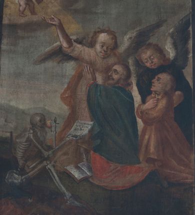 Zdjęcie nr 11: Obraz uzyskał kształt leżącego prostokąta zbliżonego do kwadratu. Pole obrazowe zostało podzielone na jedną, większą, kwaterę środkową oraz dziewięć mniejszych, tworzących jej obramienie z trzech stron. W kwaterze głównej przedstawiono scenę koronacji Marii przez Trójcę Świętą. W centrum kompozycji wyobrażono na szarogranatowych obłokach w całej postaci unoszoną przez aniołów Marię ukazaną frontalnie z nieznacznie ujętą głową w trzech czwartych w lewo. Madonna ma rozłożone ręce na wysokości piersi. Jest to młoda kobieta o owalnej twarzy z wysokim czołem i jasną karnacją oraz rumianymi policzkami. Ma prosty nos i wąskie usta oraz półprzymknięte oczy. Jej głowę otaczają kręcące się długie włosy spływające na ramiona. Ubrana jest w luźną, bladoszkarłatną suknię oraz ciemnogranatowy płaszcz spływający z ramion, przechodzący przez pierś i rozwiany z lewej strony u dołu. Postać Mari od dołu podtrzymuje trzech jasnowłosych aniołów ukazanych w dynamicznych pozach. Mają pucułowate twarze o jasnych karnacjach i rozjaśnione włosy. Ich szaty są rozwiane. Anioł z lewej strony ubrany jest w tunikę ciemnozieloną, środkowy w bladoczerwoną, a anioł z prawej strony w czerwoną oraz różową szatę wierzchnią. Powyżej Marii widać siedzącego z prawej strony Boga Ojca ujętego w trzech czwartych w lewo. Jest to siwobrody starzec z papieską, kosztowną tiarą na głowie, spod której widać siwe włosy spływające na ramiona. Prawą ręką trzyma złotą, zamkniętą koronę, a lewą podtrzymuje na kolanach glob zwieńczony złotym krzyżykiem. Ubrany jest w albę oraz kosztowną, złocistą kapę podbitą różem, której prawa poła okrywa jego kolana. Po drugiej stronie siedzi na obłokach Chrystus ukazany w trzech czwartych w prawo. Prawą ręką unosi koronę nad głową matki, a w lewej trzyma złote berło. Jego twarz o jasnej karnacji, rumianych policzkach, wydatnym nosie i krótkim zaroście, otoczona długimi, brązowymi włosami spływającym na plecy jest widoczna z profilu. Nagie ciało Zbawiciela okrywa perizonium oraz czerwona, rozwiana tkanina przerzucona przez lewe ramię i zakrywająca obie nogi. Jezus ma na głowie otwartą koronę dekorowaną malowaną kameryzacją. Pomiędzy Bogiem Ojcem, a Chrystusem namalowano w świetlistym otoku gołębicę Ducha Świętego. Za nią widać w głębi sferycznie ułożone, malowane, uskrzydlone główki anielskie oraz widoczne w półpostaci dwa aniołki siedzące po bokach Trójcy Świętej na końcach obłoków. W prawym dolnym rogu kompozycji wyobrażono niewielką scenę, w której dwunastu apostołów żywo gestykulujących otacza pusty grób ustawiony na tle skalistego wzgórza. Pierwszy z mniejszych obrazów w lewym, górnym rogu przedstawia leżącego na skale i przykutego mitycznego Prometusza, któremu brązowy sęp wyrywa wątrobę. Jego nagie ciało okrywa jedynie biała przepaska na biodrach. Dookoła jego ciała widać kąsające go węże. W dolnym, lewym rogu kompozycji widać w półpostaci diabła z głową odwróconą w stronę widza. Ponad skałą otoczoną z tyłu ogniem w górnym, lewym rogu przedstawiono na obłokach klęczącą, jasnowłosą kobietę w różowej sukni ze złożonymi modlitewnie rękami odbierającą złotą koronę od postaci w złocistych szatach trzymającą w lewej ręce palmę. Na drugim, środkowym obrazku z lewej strony, w górnej części kompozycji, na obłokach przedstawiono zasiadającego frontalnie Chrystusa. Zbawiciel prawą rękę ma uniesioną ponad głowę, lewą zaś odsuniętą od siebie. Twarz Jezusa jest owalna z jasną karnacją otoczoną krótką, brązową brodą i włosami spływającymi na ramiona. Jego nagie ciało okrywa przerzucona przez lewe przedramię czerwona tkanina zakrywającą ugięte w kolanach nogi. Dłonie i stopy mają  widoczne rany po gwoździach. Po bokach Zbawiciela widać w półpostaci dwóch aniołów dymiących w trąby. Na wysokości głowy Chrystusa z lewej strony widać skrzyżowane, złote berło z palmą w kwietnym otoku, a z prawej płonący miecz z biczami w otoku z cierni. Pod stopami Jezusa przedstawiono klepsydrę wspartą na uskrzydlonej czaszce ludzkiej, na której widnieje rozwiana banderola z łacińską inskrypcją. Pod czaszką na tle węża połykającego swój ogon wyobrażono skrzyżowany miecz z palmą. Na trzecim, dolnym obrazku ukazano dwóch klęczących, starszych mężczyzn skierowanych w lewo. Towarzyszą im dwaj aniołowie stróżowie. Jeden z aniołów wskazuje na widoczne w górnym rogu kompozycji Dzieciątko Jezus dźwigające krzyż w świetlistym otoku. Przed mężczyznami z lewej strony siedzi kościotrup, trzymający lewą ręką przy czaszce jabłko, a w prawej kartkę z napisem. Obok tego przedstawienia w kolejnym, umieszczonym z prawej strony, wyobrażono we wnętrzu pnia drzewa nabijanego drewnianymi czopami siedzącego frontalnie brodatego pustelnika ze modlitewnie złożonymi rękami. Przed jego czołem wiszą trzy kamienie zawieszone na drewnianej konstrukcji. Pustelnik ubrany jest we włosienicę, a jego kolana okrywa czerwony płaszcz. Bose stopy ma skute łańcuchem. Z lewej strony widać otwartą księgę, a z prawej stojący na ziemi skopek z wodą i kilka kamieni. Na sąsiedniej kwaterze z prawej strony przedstawiono w centrum kompozycji wielbłąda poganianego przez trzy osoby. Za zwierzęciem stoi kobieta o nalanej twarzy w złocistej sukni i fantazyjnym czepcu na głowie trzymająca złote berło. Za wielbłądem widać mężczyznę w różowej szacie z kulistym naczyniem w prawej ręce. Z prawej strony kompozycji stoi mężczyzna w czerwonej czapce i czarnym kaftanie, trzymający w lewej ręce trzos z monetami. Z rozjaśnionych obłoków widocznych w górnym, lewym rogu kompozycji, wyłania się ręka trzymająca igłę z uchem skierowanym ku ziemi. W następnej kwaterze wyobrażono na niewielkim wzgórzu klęczącego w profilu w lewo króla Dawida ze złożonymi modlitewnie rękami. Jest to siwobrody starzec w bladoróżowej tunice i kosztownym płaszczu na ramionach, przy którego nogach leży złocista harfa i zamknięta korona. Poniżej wzgórza z lewej strony kompozycji ukazano dwa koncentryczne koła wypełnione płomieniami, utworzone z wężów połykających własny ogon, pomiędzy którymi widać ludzkie twarze. W górnej części kompozycji widać ciemnoszarawe obłoki, z których wydobywa się ogień i spadają trzy gwiazdy. Na obłokach przedstawiono świetlisty łuk utworzony z uskrzydlonych główek anielskich otoczonych świetlistymi promieniami. W lewym, górnym rogu uskrzydlona główka anielska dmie wiatr, podobnie robi inna widoczna przy prawej krawędzi kompozycji, umieszczona na tle ukośnie ukazanego trzonu kolumny. W ostatniej kwaterze w dolnym szeregu przedstawiono siedzącego w pomieszczeniu za drewnianym stołem bankiera liczącego złote monety. Jest to dostatnio ubrany człowiek w czerwonej czapce na głowie. Towarzyszy mu anioł w różowej tunice wskazujący prawą ręką na ukazującą się z niebie rękę trzymającą na tle świetlistych obłoków wagę. W pomieszczeniu znajdują się otwarte skrzynie i worek wypełnione złotymi monetami. Pond tą kwaterą w środkowym przedstawieniu, przy prawej ramie obrazu, ukazano frontalnie w całej postaci stojącej na globie personifikację Wieczności w postaci uskrzydlonego anioła o dziecięcej twarzy. Jego głowę o pulchnych, rumianych policzkach z krótkimi włosami otacza złocisty nimb z wieńcem czarnych gwiazd. Anioł w rozłożonych rękach trzyma złotą obręcz oraz feniksa. Ubrany jest w złocistą tunikę i ciemnoróżową szatę wierzchnią spiętą pod szyją fibulą w kształcie słońca. Z lewo strony na tle skalnej groty widać koguta, a z prawej płomienie z czarnym bazyliszkiem oraz płonące wyżej skały. W ostatniej kwaterze w prawym, górnym rogu przedstawiono wnętrze jaskini otwierającej się na gwiaździste niebo. Na pierwszym planie siedzi siwobrody starzec trzymający na kolanach tabliczkę do pisania i rylec. Obok niego z lewej strony siedzi kobieta trzymająca dziecko na kolanach. Ubrana jest w różową suknię i czerwony płaszcz, a na głowie ma koronę utworzoną z murów miejskich. Przed nimi stoi młodzieniec widoczny z profilu, skierowany w prawo. W lewej ręce trzyma lirę, a w prawej łuk ze strzałami. Ubrany jest w rozwianą, złocistą tunikę sięgającą kolan. Jego głowę okala niebieskawy nimb. W głębi jaskini widać igrające niemowlęta. Na pierwszym planie namalowano węża połykającego własny ogon. Każda ze namalowanych na obrazie kwater zaopatrzona jest w umieszczoną pod przedstawieniem łacińską lemmę. Dodatków w niektórych kwaterach pojawiły się wyjaśniające, łacińskie napisy w ich polach.   