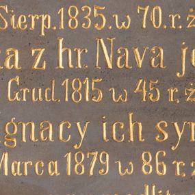 Zdjęcie nr 1: Epitafium w formie kamiennej tablicy o kształcie prostokąta leżącego W polu ryta i złocona inskrypcja:

+

D.O.M.

Wincenty hrabia z Bobrówki Bobrowski
18 Sierp 1835. w  70 r. życia
Fryderyka z hr. Nava jego żona
20 Grudnia 1815 w 45 r. życia
Ignacy ich syn
31 Marca 1879 w 86 roku życia
proszą o modlitwę