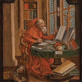 Zdjęcie nr 1: Obraz uzyskał kształt stojącego prostokąta, ujętego prostą, malowaną na jasnobrązowo ramą. Przedstawienie św. Hieronima w pracowni zostało wkomponowane w pole w kształcie stojącego prostokąta ujętego u dołu i u góry przeciwstawną parą odcinkowych łuków nadwieszonych. Centrum kompozycji stanowi sylwetka siedzącego przy okrągłym stole (monopodium) św. Hieronima, ukazanego we wnętrzu pracowni. Lekko pochylony do przodu święty zwrócony jest w trzech czwartych w prawo. Pociągłą twarz św. Hieronima charakteryzują wyraziste rysy starego mężczyzny, długi, prosty nos i długi, siwy zarost brody. Jego siwe włosy są krótkie z widoczną wydatną łysiną nad czołem. Święty ubrany jest w czerwone szaty kardynalskie, z opuszczonym na plecy kapeluszem. Siedzi na dekoracyjnie rzeźbionym krześle z podłokietnikami. Nogi wspiera na cokole podpory stołu. Trzymanym w prawej ręce piórem pisze w otwartej księdze, lewą dotyka kart drugiej, wspartej na pulpicie. Na nakrytym ciemnozieloną tkaniną blacie stołu leżą: rulon papieru, nożyk, kałamarz, przybory pisarskie, czaszka podtrzymująca zwisającą ze stołu kartę dokumentu zaopatrzoną w cztery wiszące na paskach woskowe pieczęcie, wysoki krucyfiks i dwie zamknięte książki w czerwonych oprawach. Pod stołem leżą jedna na drugiej dwie duże księgi oraz lew, będący atrybutem Hieronima. W głębi pracowni widoczna jest wisząca na ścianie otwarta biblioteczka, z półkami założonymi książkami. Na jej szczycie ustawione zostały trzy naczynia o różnych kształtach. W prawej ścianie pracowni umiejscowiono dwa wysokie prostokątne okna z prostymi podziałami, wypełnione gomółkami i rozdzielone słupkiem. Na słupku wyobrażono zawieszoną klepsydrę. Pole wokół sceny zdobione zostało mazerowaniem.