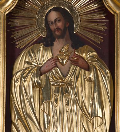 Zdjęcie nr 5: Ołtarz architektoniczny, jednokondygnacyjny, jednoosiowy ze zwieńczeniem. Ołtarz prostopadłościenny, z drewnianą mensą i antepedium w formie płyciny w kształcie leżącego prostokąta. Retabulum na zdwojonym, uskokowym cokole. Dolna partia cokołu, ujmująca z obydwu stron ołtarz, lekko wypukła, górna o podwójnie zryzalitowanych bokach. Część środkowa retabulum ujęta parą zdwojonych pilastrów wspierających lekko wyłamujące się nad nimi belkowanie, w części środkowej w formie odcinkowego łuku nadwieszonego. Zwieńczenie ujęte parą spływów wolutowych wspierających wyłamujący się ponad nimi gzyms w formie półkolistego łuku nadwieszonego. Po bokach zwieńczenia przerwany, półkolisty przyczółek w układzie lustrzanego odbicia. Środkowa część retabulum ujęta parą ażurowych, rocaille&#039;owych uszaków z rozetkami. W górnej partii pilastrów ornament w formie rocaille&#039;owych zwisów z gałązkami z rozetkami. W kluczu łuku belkowania ażurowy, rocaille&#039;owy kartusz. Szczyt zwieńczenia w formie rocaille&#039;owego kartusza z monogramem IHS na ciemnoczerwonym tle. Pole części środkowej retabulum w kształcie stojącego prostokąta zamkniętego uskokowym, półkolistym łukiem nadwieszonym, ujęte profilowaną, złoconą ramą. W środku obraz Najświętsze Serce Jezusa. Na zasuwie obraz ze św. Florianem.  Pole zwieńczenia o lekko wklęsłych bokach i podstawie oraz ściętych dolnych narożach, zamknięte półkolistym łukiem nadwieszonym, ujęte profilowaną, złoconą ramą. W środku obraz Matki Boskiej nauczającej Jezusa.

 Struktura ołtarza polichromowana w pastelowym odcieniu szarozielonym, partie detalu architektonicznego i ornamentyka złocone.

 Na mensie ołtarza znajduje się tabernakulum w kształcie prostopadłościennej szafki o uskokowych bokach i wypukłej części środkowej, zwieńczone wyłamującym się gzymsem w części środkowej w formie łuku odcinkowego. Wnętrze tabernakulum jest obrotowe. Struktura ozdobiona motywami ciągów liści laurowych i trójliści, w środku monogram IHS dołem ujęty skrzyżowaną parą gałązek palmowych z rozetką pośrodku. Struktura polichromowana w pastelowym odcieniu szarozielonym, partie detalu i ornamentyka złocone.