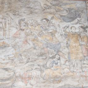 Zdjęcie nr 1: Polichromia na ścianie północnej znajduje się na wysokości dwóch trzecich ściany, a na ścianie północnej zajmuje prawie całą powierzchnię. Całość obiega od góry szeroki fryz z podwieszoną draperią, poniżej znajdują się różne sceny z życia i męczeństwa świętych. Na ścianie zachodniej, ponad chórem muzycznym podwieszone są festony i girlandy. Na ścianie północnej, od lewej przedstawione zostały następujące sceny: św. Karol Boromeusz ujęty w owalnym medalionie, następnie stygmatyzacja św. Franciszka z Asyżu, św. Dionizy w stroju biskupa z pastorałem i odciętą głową w dłoniach, pusty tron z baldachimem i nierozpoznany święty w stroju duchownego. Całość ukazana jest na tle pejzażu z miastem w oddali, powyżej widoczne są skłębione chmury. Po prawej stronie arkady tęczowej, nad ołtarzem Ukrzyżowania podwieszona jest tkanina, a na jej tle widnieje złote słońce (?). Ściana południowa podzielona jest na dwie strefy. W strefie dolnej, w pierwszej kwaterze od lewej strony znajduje się przedstawienie świętego biskupa, kolejne kwatery są nieczytelne, przeważnie ozdobione podwieszonymi draperiami. Strefa górna podzielona jest na dwie kwatery. W pierwszej, od lewej strony ukazani są: św. Jan Kanty przed Matką Boską z Dzieciątkiem, z aniołem podtrzymującym wieńce nad głową świętego i herbem Uniwersytetu Jagiellońskiego w prawym górnym narożu. W kwaterze drugiej scena męczeńskiej śmierci św. Wojciecha, w której oprawcy ubrani są w stroje szwedzkie. W prawym górnym narożu anioł z dwoma wieńcami. Na końcu ściany południowej popiersie św. Ignacego Loyoli w medalionie. 

Ponadto ściany ozdobione są zacheuszkami oraz różnymi, częściowo zniszczonymi napisami zostawiony przez pątników w XVII wieku: „SAMUEL RESPONDOWSKI”, „CHRISTOPER”, „ANDREAS”, „1616”, „1618”, „MARTIN SPIONKIEWICZ”, „NICE AD 1660”, „ALEXIA KWAŚNIOWSKA  ND 1660”, „[...]1661[...]”, „ALBERTUS [...]”, tarcza zegara słonecznego oraz napisy: „FRANCISCVS PETRICKI  / A(NNO) D(OMINI) 1650”, „PAN  JOANNES [...] NICOLA [...] 1620 [...]”, „1649”.

