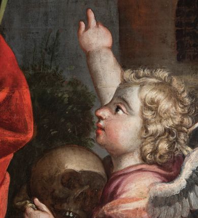 Zdjęcie nr 10: Obraz uzyskał kształt stojącego prostokąta. W centrum kompozycji na pierwszym planie przedstawiono św. Barbarę na tle górskiego krajobrazu z zachmurzonym niebem. Święta została przedstawiona w całej postaci, w lekkim kontrapoście, z głową zwróconą w lewo. Ma owalną twarz, wysokie czoło, duże oczy, prosty nos, małe usta. W prawej, opuszczonej przed siebie ręce trzyma otwartą księgę i palmę, lewą ma przyciśniętą do piersi. Ubrana jest w czerwoną tunikę i białą, zdobioną złotym ornamentem spódnicę. Na nich ma założoną zielonkawą, przewiązaną pod biustem suknię, obszytą u spodu złocistym pasem ornamentalnym. Rękawy sukni są spięte złotymi spinkami. Wykrojony dekolt sukni lamowany jest złotą taśmą, z ozdobnymi aplikacjami spływającymi na ramiona. Na szyi widać sznur pereł. W partii bioder widoczny jest czerwony płaszcz swobodnie opadający na ziemię po obu stronach postaci, przytrzymany przyłożoną do ciała księgą. Jego boki zdobi złocista borta. Spod spódnicy widać czubki białych butów. Na głowie otoczonej promienistym nimbem święta ma pięciosterczynową złotą koronę zdobioną imitacją kamieni szlachetnych i pereł. We włosach ma wpleciony szary welon łagodnie opadający na jej lewe ramię. Z prawej strony św. Barbary stoi jasnowłosy aniołek, który, spoglądając na nią, prawą ręką wskazuje na unoszący się w prawym górnym rogu obrazu kielich z hostią. Uskrzydlony aniołek jest ubrany w różową tunikę z podwiniętymi rękawami sięgającą kolan. W lewej ręce trzyma ludzką czaszkę nieznacznie zawiniętą w ciemnoniebieską tkaninę podbitą brązem, przerzuconą przez prawe ramię. Jego twarz z rumianymi policzkami jest okrągła, okalają ją jasne loki. Na wysokości spojrzenia św. Barbary został wyobrażony jaśniejący w glorii złoty kielich z hostią. Wspiera się on na trzech uskrzydlonych główkach anielskich. Pary anielskich skrzydeł są niebieskie, białe i czerwone. Na drugim planie z lewej strony świętej widoczna jest jej scena męczeństw, a z prawej cylindryczna wieża. W scenie męczeństwa święta klęczy w kontrapoście przed ojcem, z głową skierowaną w lewo. Ubrana jest w przewiązaną w talii zielonkawą suknię ze spiętymi rękawami. Poniżej jej bioder opada czerwony płaszcz. Na głowie ma złotą koronę, spod której spływają włosy i welon trzymany przez ojca w lewej ręce. Ojciec Barbary został przedstawiony jako starszy, brodaty mężczyzna o pociągłej twarzy stojący na rozsuniętych nogach. Ubrany jest w sięgającą kolan niebieskawą, rozwianą tunikę oraz cynobrowy płaszcz i tego samego koloru nogawice. Na głowie ma czerwoną czapkę obszytą futrem. W uniesionej prawej ręce ma krótką szablę, a lewą trzyma córkę za pasmo włosów i welon. Wyobrażona przy prawej krawędzi obrazu cylindryczna wieża jest trzykondygnacyjną budowlą, ze środkowym piętrem wydzielonym gzymsem, zakończonym nadwieszonym krenelażem z owalnymi bartyzelami. Na tym poziomie znajduje się półokrągłe okno. Nieco mniejsze, trzecie piętro wieży przykrywa ścięty dach.  