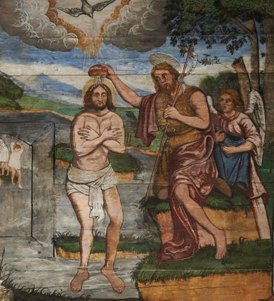 Zdjęcie nr 1: Polichromia ścienna prezbiterium pokrywa wszystkie ściany oraz strop tej części świątyni. 

Polichromia ścienna stropu
Strop zdobiony jest malowanymi kasetonami, w których umieszczone są rozety na różnokolorowych tłach. W centrum ukazane są dwie prostokątne kompozycje, ujęte w ornamentalne ramy. Od wschodu znajduje się Zwiastowanie Zachariaszowi, powyżej inskrypcja: „NE TIMEAS ZACHARIA VXOR TVA PARIET TIBI / FILIVM ET VOCABIS NOMEN EIVS IOANNEM LUCAE 1”. W drugiej kompozycji przedstawiono Nawiedzenie z Najświętszej Marii Panny ze św. Zachariaszem i św. Józefem, powyżej inskrypcja: „EXVLTAVIT IN GAVDIO INFANS IN VTERO MEO LUCAE 1”. 

Polichromia ścienna ścian prezbiterium
Dekoracje ścian o formie pasowej. W dolnej kondygnacji malowane iluzjonistycznie portrety świętych węgierskich w ornamentalnych ramach. Postacie ukazane do wysokości kolan, zwrócone trzy czwarte z odpowiednimi im atrybutami w dłoniach. Portrety opatrzone u góry łacińskimi opisami. Na ścianie północnej galerię otwiera wizerunek króla Stefana z napisem: „S(ANCTVS) STEPHANVS REX VNGARIAE, REGNVM SVVM DEIPARAE / DONAVIT OBIIT. 1038. 20 AVG(VSTVS) SEP. ALBERE 9.”. Następnie ukazani są kolejno: św. Emeryk „S(ANCTVS) EMERIGVS DVX VNGARIAE VT VIRGO MANERET, / A. CAELO PERSVASVS OBIIT. 1032. 5 nou. Sen. Albdvewas”, św. Władysław: „S(ANCTVS) LADISLAVS REX UNGARIAE ROSARIO ENSI OBVO/LUTO PVGNARE SOLITVS OBIIT 1097. 27.  iun. Sep. varad.”. Po drugiej stronie prezbiterium umieszczone są cztery obrazy świętych o tych samych wymiarach, również opatrzone napisami. Od lewej strony kolejno: św. Salomon „S(ANCTVS) SALOMON REX VNGARIAE DEIN EREMITA VITAE / AVSTERITATE FLORVIT OBIIT 1077. 28. Sept. Sep. Pold. in Idria”, św. Kazimierz: „S(ANCTVS) CASIMIRVS ELECTVS REX VNGARIAE AMORE / SARVANDAE VIRGINITATIS OBIIT 1484 4. MARTII.”, św. Dawid: „S(ANTCVS) DAVID REX SCOTIAE, FILIVS S(ANCTA) MARGA/RITAE VNGARA MATRE NATAE OBIIT 1153”, św. Ludwik: „S(SANCTVS) LVDOVICVS TOLOSANVS EP. E MARIA / REGIS VNG. FILIA NATVS OBIIT 1297 19 Aug(ustvs)”. Cykl ten kończy przy ścianie tęczowej przedstawienie św. Gintera „S(ANCVS) GVNTHERVS EREM. S(ANCTVS) STEPHANI REGIS / VNGARIAE COGNATVS OBIIT 1045 9. oct.”. Dodatkowo w obrazy wpisane są zacheuszki w formie równoramiennych krzyży ujętych w medaliony utworzone z wieńca. W zamknięciu prezbiterium przedstawienia diabłów, a od zachodu pod amboną czyściec.

Kondygnacja druga o podziałach architektonicznych u dołu wydzielona cokołem, dekorowanym złotymi girlandami na czarnym tle. Prostokątne pola wydzielone za pomocą malowanych iluzjonistycznie kolumn korynckich dźwigających architraw zdobiony stylizowanym kimationem jońskim. Powyżej fryz wypełniony wicią akantową, pomiędzy którą wplecione są kartusze z przedstawieniami świętych. W polach, pomiędzy kolumnami wielofigurowe kompozycje ze scenami z życia św. Jana Chrzciciela: Głos wołającego na pustyni „TV QVIS ES VOX CLAMANTIS IN DESERTO IOANN(IS) 1.”, Oto Baranek Boży „ECCE AGNVS DEI ECCE QVI TOLLIT PECCATVM MVNDI IOANN. IMÕ.”, Chrzest Jezusa w Jordanie „IESVS BAPTISTAVS EST A IONNE IN IORDANE MARCI. 1.”, Św. Jan Chrzciciel napomina Heroda „DICEBAT IOANNES HERODI NON LICET TIBI HABERE VXOREM FRATRIS TVI. MARCI 6,19.”, Św. Maria Magdalena pokutująca na pustyni, Św. Jan Chrzciciel na pustyni, Św. Jan Chrzciciel wtrącony do więzienia „HERODES TENVIT IONNEM ET VINXIT EVM IN CARCERE MAR 67o”, Kat podaje głowę św. Jana Chrzciciela Salome „DECOLLAVIT EVM IN CARCERE ET DEDIT CAPVT PVELLAE MAR.6.(?)”, Uczta Heroda „HERODES NATALIS SVI COENAM FECIT PRINCIPIBVS MAR. 6 10.”, Salome podaje głowę św. Jana Chrzciciela matce „CAPVT EIVS PVELLA DEDIT MATRI SVE M. 61”. 

W ostatniej, trzeciej strefie, umieszczonej w partii fryzu znajdują się medaliony. Na ścianie tęczowej, następnie na ścianie północnej i południowej ukazani są kolejno: św. Maciej „SA[N]CTVS / MATTHIAS”, Chrystus „IESVS / CHRISTVS”, św. Piotr „SANCTVS / PETRVS”, św. Szymon „SANCTVS / SIMON”, św. Andrzej „SANCTVS / ANDREAS”, św. Jakub Większy „S(ANCTVS) IACOBI / MAIORI”, św. Jan „(?)”, św. Filip „(?)”, św. Bartłomiej „SANCTVS / BARTHOLO/MAVS”, św. Tomasz „SANCTVS / THOMAS”, św. Mateusz „SANCTVS / MATTHAEVS”, św. Jakub Mniejszy „S(ANCTVS) IACOBVS / MINOR” i św. Juda Tadeusz „S(ANCVS) IVDA / THADEVS” na ścianie tęczowej od południa. Na belce tęczowej, od strony prezbiterium w wieńcu laurowym napis: „PICTVM / A[NNO] D[OMINI] 1711”.