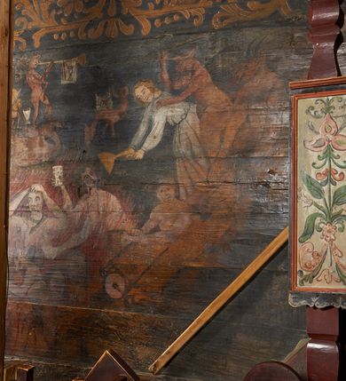 Zdjęcie nr 44: Polichromia ścienna prezbiterium pokrywa wszystkie ściany oraz strop tej części świątyni. 

Polichromia ścienna stropu
Strop zdobiony jest malowanymi kasetonami, w których umieszczone są rozety na różnokolorowych tłach. W centrum ukazane są dwie prostokątne kompozycje, ujęte w ornamentalne ramy. Od wschodu znajduje się Zwiastowanie Zachariaszowi, powyżej inskrypcja: „NE TIMEAS ZACHARIA VXOR TVA PARIET TIBI / FILIVM ET VOCABIS NOMEN EIVS IOANNEM LUCAE 1”. W drugiej kompozycji przedstawiono Nawiedzenie z Najświętszej Marii Panny ze św. Zachariaszem i św. Józefem, powyżej inskrypcja: „EXVLTAVIT IN GAVDIO INFANS IN VTERO MEO LUCAE 1”. 

Polichromia ścienna ścian prezbiterium
Dekoracje ścian o formie pasowej. W dolnej kondygnacji malowane iluzjonistycznie portrety świętych węgierskich w ornamentalnych ramach. Postacie ukazane do wysokości kolan, zwrócone trzy czwarte z odpowiednimi im atrybutami w dłoniach. Portrety opatrzone u góry łacińskimi opisami. Na ścianie północnej galerię otwiera wizerunek króla Stefana z napisem: „S(ANCTVS) STEPHANVS REX VNGARIAE, REGNVM SVVM DEIPARAE / DONAVIT OBIIT. 1038. 20 AVG(VSTVS) SEP. ALBERE 9.”. Następnie ukazani są kolejno: św. Emeryk „S(ANCTVS) EMERIGVS DVX VNGARIAE VT VIRGO MANERET, / A. CAELO PERSVASVS OBIIT. 1032. 5 nou. Sen. Albdvewas”, św. Władysław: „S(ANCTVS) LADISLAVS REX UNGARIAE ROSARIO ENSI OBVO/LUTO PVGNARE SOLITVS OBIIT 1097. 27.  iun. Sep. varad.”. Po drugiej stronie prezbiterium umieszczone są cztery obrazy świętych o tych samych wymiarach, również opatrzone napisami. Od lewej strony kolejno: św. Salomon „S(ANCTVS) SALOMON REX VNGARIAE DEIN EREMITA VITAE / AVSTERITATE FLORVIT OBIIT 1077. 28. Sept. Sep. Pold. in Idria”, św. Kazimierz: „S(ANCTVS) CASIMIRVS ELECTVS REX VNGARIAE AMORE / SARVANDAE VIRGINITATIS OBIIT 1484 4. MARTII.”, św. Dawid: „S(ANTCVS) DAVID REX SCOTIAE, FILIVS S(ANCTA) MARGA/RITAE VNGARA MATRE NATAE OBIIT 1153”, św. Ludwik: „S(SANCTVS) LVDOVICVS TOLOSANVS EP. E MARIA / REGIS VNG. FILIA NATVS OBIIT 1297 19 Aug(ustvs)”. Cykl ten kończy przy ścianie tęczowej przedstawienie św. Gintera „S(ANCVS) GVNTHERVS EREM. S(ANCTVS) STEPHANI REGIS / VNGARIAE COGNATVS OBIIT 1045 9. oct.”. Dodatkowo w obrazy wpisane są zacheuszki w formie równoramiennych krzyży ujętych w medaliony utworzone z wieńca. W zamknięciu prezbiterium przedstawienia diabłów, a od zachodu pod amboną czyściec.

Kondygnacja druga o podziałach architektonicznych u dołu wydzielona cokołem, dekorowanym złotymi girlandami na czarnym tle. Prostokątne pola wydzielone za pomocą malowanych iluzjonistycznie kolumn korynckich dźwigających architraw zdobiony stylizowanym kimationem jońskim. Powyżej fryz wypełniony wicią akantową, pomiędzy którą wplecione są kartusze z przedstawieniami świętych. W polach, pomiędzy kolumnami wielofigurowe kompozycje ze scenami z życia św. Jana Chrzciciela: Głos wołającego na pustyni „TV QVIS ES VOX CLAMANTIS IN DESERTO IOANN(IS) 1.”, Oto Baranek Boży „ECCE AGNVS DEI ECCE QVI TOLLIT PECCATVM MVNDI IOANN. IMÕ.”, Chrzest Jezusa w Jordanie „IESVS BAPTISTAVS EST A IONNE IN IORDANE MARCI. 1.”, Św. Jan Chrzciciel napomina Heroda „DICEBAT IOANNES HERODI NON LICET TIBI HABERE VXOREM FRATRIS TVI. MARCI 6,19.”, Św. Maria Magdalena pokutująca na pustyni, Św. Jan Chrzciciel na pustyni, Św. Jan Chrzciciel wtrącony do więzienia „HERODES TENVIT IONNEM ET VINXIT EVM IN CARCERE MAR 67o”, Kat podaje głowę św. Jana Chrzciciela Salome „DECOLLAVIT EVM IN CARCERE ET DEDIT CAPVT PVELLAE MAR.6.(?)”, Uczta Heroda „HERODES NATALIS SVI COENAM FECIT PRINCIPIBVS MAR. 6 10.”, Salome podaje głowę św. Jana Chrzciciela matce „CAPVT EIVS PVELLA DEDIT MATRI SVE M. 61”. 

W ostatniej, trzeciej strefie, umieszczonej w partii fryzu znajdują się medaliony. Na ścianie tęczowej, następnie na ścianie północnej i południowej ukazani są kolejno: św. Maciej „SA[N]CTVS / MATTHIAS”, Chrystus „IESVS / CHRISTVS”, św. Piotr „SANCTVS / PETRVS”, św. Szymon „SANCTVS / SIMON”, św. Andrzej „SANCTVS / ANDREAS”, św. Jakub Większy „S(ANCTVS) IACOBI / MAIORI”, św. Jan „(?)”, św. Filip „(?)”, św. Bartłomiej „SANCTVS / BARTHOLO/MAVS”, św. Tomasz „SANCTVS / THOMAS”, św. Mateusz „SANCTVS / MATTHAEVS”, św. Jakub Mniejszy „S(ANCTVS) IACOBVS / MINOR” i św. Juda Tadeusz „S(ANCVS) IVDA / THADEVS” na ścianie tęczowej od południa. Na belce tęczowej, od strony prezbiterium w wieńcu laurowym napis: „PICTVM / A[NNO] D[OMINI] 1711”.