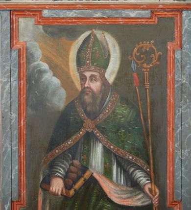 Zdjęcie nr 29: Polichromia ścienna prezbiterium pokrywa wszystkie ściany oraz strop tej części świątyni. 

Polichromia ścienna stropu
Strop zdobiony jest malowanymi kasetonami, w których umieszczone są rozety na różnokolorowych tłach. W centrum ukazane są dwie prostokątne kompozycje, ujęte w ornamentalne ramy. Od wschodu znajduje się Zwiastowanie Zachariaszowi, powyżej inskrypcja: „NE TIMEAS ZACHARIA VXOR TVA PARIET TIBI / FILIVM ET VOCABIS NOMEN EIVS IOANNEM LUCAE 1”. W drugiej kompozycji przedstawiono Nawiedzenie z Najświętszej Marii Panny ze św. Zachariaszem i św. Józefem, powyżej inskrypcja: „EXVLTAVIT IN GAVDIO INFANS IN VTERO MEO LUCAE 1”. 

Polichromia ścienna ścian prezbiterium
Dekoracje ścian o formie pasowej. W dolnej kondygnacji malowane iluzjonistycznie portrety świętych węgierskich w ornamentalnych ramach. Postacie ukazane do wysokości kolan, zwrócone trzy czwarte z odpowiednimi im atrybutami w dłoniach. Portrety opatrzone u góry łacińskimi opisami. Na ścianie północnej galerię otwiera wizerunek króla Stefana z napisem: „S(ANCTVS) STEPHANVS REX VNGARIAE, REGNVM SVVM DEIPARAE / DONAVIT OBIIT. 1038. 20 AVG(VSTVS) SEP. ALBERE 9.”. Następnie ukazani są kolejno: św. Emeryk „S(ANCTVS) EMERIGVS DVX VNGARIAE VT VIRGO MANERET, / A. CAELO PERSVASVS OBIIT. 1032. 5 nou. Sen. Albdvewas”, św. Władysław: „S(ANCTVS) LADISLAVS REX UNGARIAE ROSARIO ENSI OBVO/LUTO PVGNARE SOLITVS OBIIT 1097. 27.  iun. Sep. varad.”. Po drugiej stronie prezbiterium umieszczone są cztery obrazy świętych o tych samych wymiarach, również opatrzone napisami. Od lewej strony kolejno: św. Salomon „S(ANCTVS) SALOMON REX VNGARIAE DEIN EREMITA VITAE / AVSTERITATE FLORVIT OBIIT 1077. 28. Sept. Sep. Pold. in Idria”, św. Kazimierz: „S(ANCTVS) CASIMIRVS ELECTVS REX VNGARIAE AMORE / SARVANDAE VIRGINITATIS OBIIT 1484 4. MARTII.”, św. Dawid: „S(ANTCVS) DAVID REX SCOTIAE, FILIVS S(ANCTA) MARGA/RITAE VNGARA MATRE NATAE OBIIT 1153”, św. Ludwik: „S(SANCTVS) LVDOVICVS TOLOSANVS EP. E MARIA / REGIS VNG. FILIA NATVS OBIIT 1297 19 Aug(ustvs)”. Cykl ten kończy przy ścianie tęczowej przedstawienie św. Gintera „S(ANCVS) GVNTHERVS EREM. S(ANCTVS) STEPHANI REGIS / VNGARIAE COGNATVS OBIIT 1045 9. oct.”. Dodatkowo w obrazy wpisane są zacheuszki w formie równoramiennych krzyży ujętych w medaliony utworzone z wieńca. W zamknięciu prezbiterium przedstawienia diabłów, a od zachodu pod amboną czyściec.

Kondygnacja druga o podziałach architektonicznych u dołu wydzielona cokołem, dekorowanym złotymi girlandami na czarnym tle. Prostokątne pola wydzielone za pomocą malowanych iluzjonistycznie kolumn korynckich dźwigających architraw zdobiony stylizowanym kimationem jońskim. Powyżej fryz wypełniony wicią akantową, pomiędzy którą wplecione są kartusze z przedstawieniami świętych. W polach, pomiędzy kolumnami wielofigurowe kompozycje ze scenami z życia św. Jana Chrzciciela: Głos wołającego na pustyni „TV QVIS ES VOX CLAMANTIS IN DESERTO IOANN(IS) 1.”, Oto Baranek Boży „ECCE AGNVS DEI ECCE QVI TOLLIT PECCATVM MVNDI IOANN. IMÕ.”, Chrzest Jezusa w Jordanie „IESVS BAPTISTAVS EST A IONNE IN IORDANE MARCI. 1.”, Św. Jan Chrzciciel napomina Heroda „DICEBAT IOANNES HERODI NON LICET TIBI HABERE VXOREM FRATRIS TVI. MARCI 6,19.”, Św. Maria Magdalena pokutująca na pustyni, Św. Jan Chrzciciel na pustyni, Św. Jan Chrzciciel wtrącony do więzienia „HERODES TENVIT IONNEM ET VINXIT EVM IN CARCERE MAR 67o”, Kat podaje głowę św. Jana Chrzciciela Salome „DECOLLAVIT EVM IN CARCERE ET DEDIT CAPVT PVELLAE MAR.6.(?)”, Uczta Heroda „HERODES NATALIS SVI COENAM FECIT PRINCIPIBVS MAR. 6 10.”, Salome podaje głowę św. Jana Chrzciciela matce „CAPVT EIVS PVELLA DEDIT MATRI SVE M. 61”. 

W ostatniej, trzeciej strefie, umieszczonej w partii fryzu znajdują się medaliony. Na ścianie tęczowej, następnie na ścianie północnej i południowej ukazani są kolejno: św. Maciej „SA[N]CTVS / MATTHIAS”, Chrystus „IESVS / CHRISTVS”, św. Piotr „SANCTVS / PETRVS”, św. Szymon „SANCTVS / SIMON”, św. Andrzej „SANCTVS / ANDREAS”, św. Jakub Większy „S(ANCTVS) IACOBI / MAIORI”, św. Jan „(?)”, św. Filip „(?)”, św. Bartłomiej „SANCTVS / BARTHOLO/MAVS”, św. Tomasz „SANCTVS / THOMAS”, św. Mateusz „SANCTVS / MATTHAEVS”, św. Jakub Mniejszy „S(ANCTVS) IACOBVS / MINOR” i św. Juda Tadeusz „S(ANCVS) IVDA / THADEVS” na ścianie tęczowej od południa. Na belce tęczowej, od strony prezbiterium w wieńcu laurowym napis: „PICTVM / A[NNO] D[OMINI] 1711”.