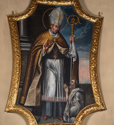 Zdjęcie nr 2: Obraz w kształcie nieregularnego prostokąta o wklęsłych bokach i narożach ujęty jest profilowaną, złoconą ramą zdobioną przeplatającym ornamentem geometrycznym. W polu obrazu znajduje się scena wskrzeszenia Piotrowina przez św. Stanisława. Postać stojącego i zwróconego w trzech czwartych w lewo biskupa wypełnia niemal całe pole obrazu.  Święty ubrany jest w strój pontyfikalny – sutannę, rokietę, ciemnoszary mucet i złoconą kapę, napiersiach ma złoty pektorał, a na głowie białą infułę. Prawą dłoń wyciąga w geście błogosławieństwa, w lewej trzyma pastorał. U jego stóp klęczy zwrócony profilem w lewo Piotrowin, ubrany w białą szatę i składający ręce w geście modlitewnym. Postaci ukazane są na tle architektury, w głębi, na horyzoncie widoczna jest zabudowa miejska. 
