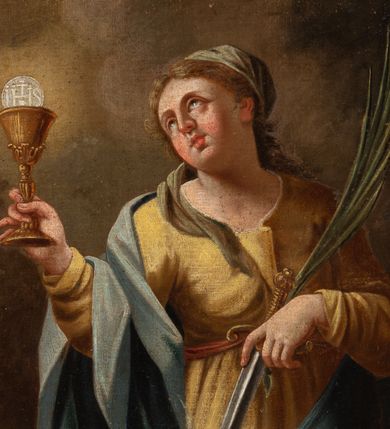 Zdjęcie nr 10: Feretron dwustronny z obrazami św. Zofii i św. Barbary, ustawiony na prostopadłościennej, profilowanej podstawie o wklęsłym przebiegu, zaopatrzonej w otwory na drążki do noszenia. Rama obrazów w kształcie stojącego prostokąta, obwiedziona bogatą dekoracją rokokową z rocaille’ami i kwiatami, zwieńczona niewielkim łacińskim krzyżykiem. Po jednej stronie obraz przedstawiający św. Zofię i stojące przed nią trzy córki. Święta zwrócona delikatnie w lewo, z szeroko rozłożonymi rękami na boki. Twarz owalna o delikatnych rysach. Ubrana jest w długą, ciemną suknię, brązowy płaszcz spięty pod szyją i biały welon. Nad głową świętej złoty i okrągły nimb. Dwie córki od lewej strony zwrócone trzy czwarte w lewo. Ubrane w długie jasne suknie, córka po lewej dodatkowo w czerwony płaszcz i z małym krzyżykiem w dłoni, a córka po środku w zielony fartuch i kij w prawej dłoni. Córka po prawej, zwrócona w prawo, oparta o ramię siostry, z lewą ręką opartą o nią. Ubrana jest w fioletową spódnicę i niebieską bluzkę z szerokimi rękawami. Twarze córek o delikatnych rysach, okolone długimi i ciemnobrązowymi włosami. W tle oddalony górski krajobraz, w górze błękitne niebo. Po drugiej stronie obrazu przedstawienie św. Barbary. W centrum święta ujęta do kolan, ukazana frontalnie, z głową zwróconą w prawo i przechyloną do tyłu, ze wzrokiem skierowanym ku górze. W prawej dłoni trzyma kielich z hostią, w lewej, opuszczonej gałązka palmy i miecz skierowany ostrzem w dół. Twarz pełna, o dużych oczach, prostym nosie i szerokich ustach. Święta jest ubrana w żółtą suknię oraz niebieski płaszcz; na głowie ma założoną zieloną chusteczkę, spod której widać długie, jasne i kręcone włosy. Po prawej stronie obrazu wysoka wieża, tło jednolite, szare, rozświetlone w górnej lewej części obrazu.