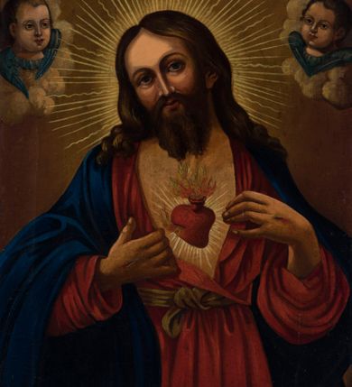 Zdjęcie nr 2: Feretron procesyjny tworzą dwa malowane na płótnie olejne obrazy ujęte w srebrzone ramy, których krawędzie wyznaczają profilowane i złocone listwy, ustawione na prostopadłościennym postumencie. Po bokach ram znajdują się ażurowe, srebrzone uszaki powstałe ze stylizowanych wici akantowych. Zwieńczenie feretronu utworzono z owalnego kartusza otoczonego ażurową, srebrzoną stylizowaną wicią akantową. Na awersie feretronu umieszczono przedstawienie Najświętszego Serca Pana Jezusa, a na rewersie św. Izydora. Postument został zaopatrzony w parę otworów do włożenia drążków umożliwiających noszenie feretronu. Podstawę i zwieńczenie postumentu dekoruje profilowana listwa, natomiast boki jasna brązowo-ochrowa marmoryzacja. Na awersie feretronu wyobrażono w trzech czwartych stojącego Chrystusa ukazującego swoje serce. Zbawiciel ma lekko pochyloną głowę w prawo, obiema zaś przebitymi dłońmi rozsuwa tunikę na piersi, odsłaniając przebite serce. Serce otaczają  złociste promienie. Z rany oraz u góry serca widać wydobywające się płomienie. Twarz Chrystusa jest pociągła. Otaczają ją długie brązowe włosy opadające puklami na ramiona oraz brązowa broda na dole nieznacznie rozdwojona. Twarz Zbawiciela charakteryzuje się wysokim czołem, długim, wąskim nosem i wydatnymi ustami. Chrystus szeroko otwartymi niebieskimi oczami wpatruje się w widza. Jego głowę otaczają złociste promienie. Ubrany jest w luźną, czerwoną tunikę przewiązaną w pasie jasnoochrową szarfą i narzucony na ramiona niebieski płaszcz, którego prawa poła przerzucona jest przez prawe przedramię. Zbawiciel został ukazany na jasnoochrowym tle. Po obu stronach jego głowy na jasnych obłokach widać dwie główki uskrzydlonych aniołków. Mają okrągłe głowy o pucołowatych policzkach z wydatnymi noskami i ustami. Unoszą się na niebieskich skrzydełkach. Na rewersie feretronu umieszczono przedstawienie św. Izydora. Święty został ukazany podczas modlitwy na pierwszym planie, klęcząc przed fragmentem bryły kościoła z półokrągłym oknem o mocno wyartykułowanym glifie. Górną część świątyni okrywają obłoki, z których wyłania się Madonna z Dzieciątkiem. Izydor ukazany został w całej postaci zwrócony w trzech czwartych w prawo z modlitewnie złożonymi rękami na wysokości piersi. O lewe przedramię ma oparty drewniany rydel u dołu okuty metalem. Jego głowa otoczona świetlistym nimbem jest lekko pochylona w prawo. Ma owalną twarz o wyrazistych rysach z dużym nosem i mięsistymi wargami oraz smutnie patrzącymi oczami. Otaczają ją krótkie brązowe włosy odsłaniające lewe ucho oraz krótki zarost. Ubrany jest w białą koszulę z aksamitką pod szyją, zapiętą zieloną kamizelkę oraz rozpięty niebieski surdut z rzędem złotych guzików i czerwone spodnie. Na nogach ma brązowe buty z wysokimi cholewami. Przy jego kolanach pod niewielkim drzewkiem leży brązowy kapelusz z szerokim rondem. W lewym rogu obrazu wyobrażono siedzącą na obłokach Madonnę, ukazaną w trzech czwartych w prawo. Przed sobą obiema rękami trzyma na kolanach Dzieciątko. Maria ma owalną twarz o jasnej karnacji z wydatnym nosem i ustami. Jej  głowę okoloną świetlistym nimbem otaczają długie brązowe włosy opadające na ramiona. Wokół wydekoltowanej szyi widać białą chustę skrzyżowaną na piersi. Madonna ubrana jest w czerwoną suknię przewiązaną w talii i niebieski płaszcz narzucony na ramiona, którego poły okrywają jej kolana. Mały Jezus przedstawiony jest w trzech czwartych w prawo. W lewej ręce trzyma błękitny glob, a prawą unosi w geście błogosławieństwa. Ma owalną twarz o jasnej karnacji z wydatnym nosem i ustami oraz wysokim czołem. Głowę okalają krótkie włosy i otacza świetlisty nimb. Zbawiciel ubrany jest w jasną tunikę odsłaniającą fragment stóp. Na drugim planie za modlącym się Izydorem wyobrażono dwa epizody z jego legendy. Z lewej strony pod ścianą kościoła widać Izydora nauczającego pięcioosobową grupę siedzących przed nim na ziemi ludzi. Święty obiema rękami trzyma książkę. Ubrany jest w kapelusz, białą koszulę, niebieski surdut, czerwone spodnie i buty z wysokimi cholewami. Dwóch ze słuchaczy siedzących z prawej strony ubranych jest w jasne szaty i zawoje na głowach. Natomiast trójka pozostałych to mężczyzna w kapeluszu z kosturem w lewej ręce odziany w łachmany, a także dwie postacie ukazane od tyłu ubrane w szaty z kapturami na głowach. Z tyłu z prawej strony Izydora widać anioła orzącego ziemię pługiem ciągnionym przez woła. Anioł z rozpostartymi skrzydłami w nieznacznym rozkroku ujęty został w trzech czwartych w lewo. Ubrany jest w tunikę sięgającą kolan z rozcięciem u dołu z przodu oraz sandały wiązane pod kolanami. Za nim w oddali widać klęczącego Izydora przed drewnianym krzyżem zatkniętym na skalnym wzgórku przy którym rosną trzy drzewa ułożone w szeregu. Tłem dla całego przedstawienia jest ciemne burzowe niebo rozjaśnione przy linii horyzontu. W lewym, dolnym rogu obrazu widać jasny napis „S(ANCTUS) ISIDORUS / AGRICOLA, HIS”.

