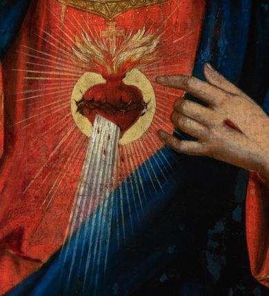 Zdjęcie nr 20: Ołtarz architektoniczny, jednokondygnacyjny, jednoosiowy ze zwieńczeniem. Mensa drewniana, sarkofagowa, ustawiona na parze nóżek w kształcie kul ujętych w górnej partii liśćmi laurowymi z kamiennym portatylem. Na ściance przedniej ozdobiona jest parą płycin w kształcie leżących prostokątów o wklęsłych bokach wewnętrznych; pomiędzy nimi płycina w kształcie koła ze złoconym napisem na niebieskim tle „ALTARE PRIVIL(EGIATUM)”. Retabulum ustawione jest na zdwojonym cokole o zryzalitowanych bokach. Nastawa ujęta parą zdwojonych pilastrów z kapitelami jońskimi, wspierających przełamujące się ponad nimi belkowanie. Pole środkowe retabulum w kształcie stojącego prostokąta, ujęte profilowaną i złoconą ramą z motywem wąskiej szarfy oplatającej cieniutki wałek; w polu obraz Najświętszego Serca Jezusa. Retabulum flankowane jest po bokach parą ażurowych uszaków w formie stylizowanej wici roślinnej z kwiatami. Górną partię trzonów pilastrów zdobi para festonów z liści laurowych, trzony dekorowane są grawerowanymi zwisami w formie gałązek z kwiatami i owocami. W dolnej i górnej partii pola środkowego retabulum ornamentyka rocaille’owa. Gzyms retabulum ozdabia jońska kostka. Zwieńczenie o wklęsłych bokach, ujęte parą wygiętych pilastrów na niewysokich cokołach, podtrzymujących wyłamujące się ponad nimi belkowanie. W polu głównym znajduje się promienista gloria z monogramem maryjnym pośrodku, otoczonym wieńcem z obłoków. Krawędzie boków zdobione są liściastymi gałązkami. Na gzymsie retabulum, po bokach ustawiona jest para aniołków. Struktura ołtarza polichromowana jest w odcieniach szarości, część dolna w kolorze ciemnoszarym, a górna w jasnoszarym; pola płycin antepedium malowane w odcieniach błękitów. Partie detalu architektonicznego i ornamentyka złocone i srebrzone. 
