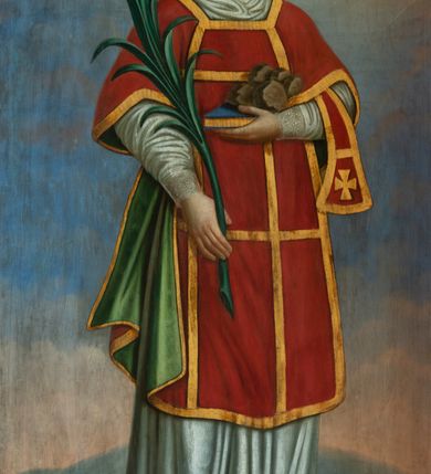 Zdjęcie nr 4: Nastawa ołtarzowa architektoniczna, trójosiowa, jednokondygnacyjna ze zwieńczeniem i bramkami. Ołtarz drewniany, prostopadłościenny; antepedium haftowane. Tabernakulum metalowe, fakturowane, w formie zbliżonej do prostopadłościennej skrzynki, ustawione na niskim cokole, o wypukłej ściance frontowej, flankowane parą kolumn o kompozytowych kapitelach. Drzwiczki w kształcie stojącego prostokąta, zamkniętego łukiem nadwieszonym; w polu kielich z hostią, a po bokach winna winorośl i kłosy zbóż. Powyżej jest tron wystawienia o fantazyjnym kształcie, ujęty po bokach wolutami, na których usadzone są dwa putta. W polu maska lunarna, otoczona promienistą glorią, a w zwieńczeniu muszla palmetowa. Nastawa ustawiona jest na wysokim, zdwojonym cokole, flankowana dwiema parami zdwojonych pilastrów, ustawionych ukośnie. Bramki w kształcie stojących prostokątów, zamkniętych półkoliście, w profilowanej obudowie zwieńczonej wolutowo. Drzwiczki dekorowane są malowanym bukietem kwiatów w wazonie. Kondygnacja o delikatnie wklęsłym przebiegu, ujęta dwiema parami zdwojonych, kanelowanych pilastrów, z których wewnętrzne ustawione są pod kątem. Podpory dźwigają pełne belkowanie, wyłamane nad osiami. Na linii wewnętrznych podpór ustawione są dwa cokoły, na których osadzono dwie główki aniołków, a na linii skrajnych podpór wolutowe przyczółki; z kolei pomiędzy nimi znajdują się fantazyjne woluty. W polu środkowym w ramie o kształcie stojącego prostokąta, zamkniętego łukiem wklęsło-wypukłym z uskokami umieszczony jest obraz Wniebowzięcia Najświętszej Marii Panny, a na zasuwie obraz św. Marcina oraz płótno przedstawiające Chrystusa Ukrzyżowanego. W osiach bocznych obrazy: po lewej św. Szczepan, a po prawej św. Wawrzyniec. Przed skrajnymi podporami ustawione są figury: po lewej św. Piotra, a po prawej św. Pawła. Nad polem głównym zawieszona jest gołębica Ducha Świętego na tle srebrzonych obłoków i promienistej glorii. Zwieńczenie w formie zbliżonej do leżącego prostokąta ujętego spływami wolutowymi, zamknięte profilowanym gzymsem i rocaille’ami. W polu obraz św. Marcina. Struktura polichromowana w kolorze jasnobeżowym, ornamentyka złocona, detale srebrzone.



