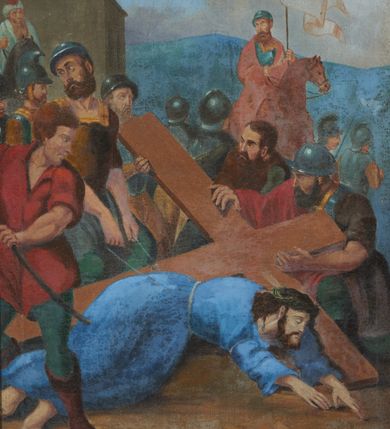 Zdjęcie nr 10: Stacje drogi krzyżowej w kształcie stojących prostokątów w drewnianych ramach. Od góry obrazy ujęte ornamentem rocaille’owym z kartuszami pośrodku, mieszczącym rzymskie numery stacji, wyżej prosty, łaciński krzyż o trójlistnie zakończonych ramionach. Kompozycje wielopostaciowe, kadrowane w sceny z tłem wypełnionym błękitnym niebem i zielonymi pagórkami. Postacie malowane intensywnymi, kontrastowymi plamami barwnymi; twarze o delikatnie zaznaczonych rysach, ubrane w obszerne szaty, miękko kształtowane silnym światłocieniem. Chrystus ubrany jest w niebieską suknię oraz zieloną koronę cierniową. Postacie oprawców o muskularnych ciałach, ukazanych w śmiałych skrótach perspektywicznych. Fizjonomie postaci drugoplanowych oddane sumarycznie. Rama prosta, drewniana, bejcowana, zdobienia złocone i srebrzone.