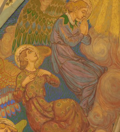 Zdjęcie nr 7: Polichromia pokrywa zarówno powierzchnię ścian, jak i sklepień kościoła, jednak zdecydowanie bardziej dekoracyjne motywy pojawiają się w górnych partiach murów. Dominuje stylizowana ornamentyka roślinna na błękitnym tle, utrzymana w jasnych, żywych tonacjach zróżnicowanych kolorów. Szerokie bordiury o tworzących je fantazyjnych formach i roślinności ujmują niewielkich rozmiarów sceny figuralne umiejscowione pośrodku sklepienia każdego z przęseł kościoła. Kompozycje, o zbliżonych do owalu kształtach przedstawiają: Śmierć św. Józefa w ostatnim przęśle nawy, Ukoronowanie Matki Boskiej na przecięciu nawy z transeptem oraz Wniebowzięcie Najświętszej Marii Panny w przęśle prezbiterium. W konsze absydy ukazana jest scena adoracji kielicha eucharystycznego przez anioły o tęczowych skrzydłach, ubrane w barwne, wzorzyste szaty. Po lewej stronie kościoła, na ścianie transeptu jest ukazana na tle pejzażu scena Chrztu Jezusa. 