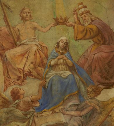 Zdjęcie nr 39: Polichromia pokrywa zarówno powierzchnię ścian, jak i sklepień kościoła, jednak zdecydowanie bardziej dekoracyjne motywy pojawiają się w górnych partiach murów. Dominuje stylizowana ornamentyka roślinna na błękitnym tle, utrzymana w jasnych, żywych tonacjach zróżnicowanych kolorów. Szerokie bordiury o tworzących je fantazyjnych formach i roślinności ujmują niewielkich rozmiarów sceny figuralne umiejscowione pośrodku sklepienia każdego z przęseł kościoła. Kompozycje, o zbliżonych do owalu kształtach przedstawiają: Śmierć św. Józefa w ostatnim przęśle nawy, Ukoronowanie Matki Boskiej na przecięciu nawy z transeptem oraz Wniebowzięcie Najświętszej Marii Panny w przęśle prezbiterium. W konsze absydy ukazana jest scena adoracji kielicha eucharystycznego przez anioły o tęczowych skrzydłach, ubrane w barwne, wzorzyste szaty. Po lewej stronie kościoła, na ścianie transeptu jest ukazana na tle pejzażu scena Chrztu Jezusa. 