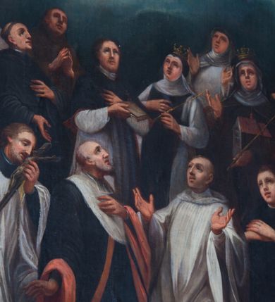 Zdjęcie nr 7: Obraz w formie stojącego prostokąta zamkniętego łukiem odcinkowym nadwieszonym. Kompozycja wielofiguralna, dwustrefowa. W górnej części namalowany obraz Misericordia Domini unoszony przez dwa putta, na tle zachmurzonego, miejscami rozświetlonego nieba. W dolnej części obrazu ukazane dwie grupy świętych adorujących wizerunek, zwróconych do wewnątrz kompozycji. W górnym rzędzie, od lewej ukazani bł. Michał Giedroyć w białym habicie, trzymający krzyż, bł. Izajasz Boner w czarnym habicie z lewą dłonią złożoną na piersi, św. Szymon z Lipnicy w brązowym habicie z rękoma złożonymi w geście modlitwy, św. Stanisław Kazimierczyk ubrany w białą albę i czarny mucet, w dłoni trzymający brewiarz, św. Jadwiga Andegaweńska w stroju królewskim, z berłem w dłoni, bł. Bronisława w białym habicie i czarnym welonie, z uniesionymi rękami, św. Jadwiga Śląska w stroju królewskim, z modelem świątyni i berłem oraz św. Kinga w brązowym habicie i czarnym welonie, lewą rękę podtrzymuje księgę i koronę otwartą. W dolnym rzędzie od lewej bł. Świętosław zwany Milczącym, w komży i stule, całujący krucyfiks, św. Jan Kanty w todze profesorskiej, z lewą ręką złożoną na piersi, bł. Wincenty Kadłubek w białym habicie o szerokich rękawach z uniesionymi rękami oraz św. Stanisław Kostka w czarnej sutannie ze skrzyżowanymi na piersi rękami, w których trzyma gałązkę lilii. 

