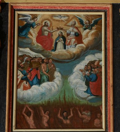 Zdjęcie nr 22: Balustrada ganku obiegająca ścianę zachodnią, północną i południową z malowanymi scenami Litanii Loretańskiej umieszczonymi w płycinach o różnorodnych kształtach, przeważnie stojącego prostokąta z modyfikacjami: o ściętych narożach, zamkniętych półkoliście, zamkniętych uszakami lub innych. Poszczególne osie wydzielone są pilastrami hermowymi, wspartymi na bazach i niskich cokołach. Podpory podtrzymują imposty zdobione rombami oraz niepełne belkowanie w postaci profilowanego gzymsu, wyłamanego na ich osi. Pod oraz ponad obrazami umieszczone są złocone napisy. Balustrada ujęta jest od dołu fantazyjnie wykrojonymi kartuszami, ozdobionymi kaboszonami i rautami. Struktura jest polichromowana na czarno, pilastry i detale na czerwono, ornamentyka i profilowania złocone oraz srebrzone. Poszczególne sceny opatrzone są napisami:

Na ścianie południowej, od lewej:
1.  „S. VIRGO VIRGINVM, OR(A PRO NOBIS)”, „PANNO NAD PANNAMI, MODL(SIĘ ZA NAMI)”
2. „MATTER VIVENTIVM, OR(A PRO NOBIS)”, „MATKO ŻYJĄCYCH, M(ÓDL SIĘ ZA NAMI)”
3. „MATER PVLCHRAE DILECTIONIS, OR(A PRO NOBIS)”, „MATKO JEZVSOWEJ MIŁOSCI, M(ÓDL SIĘ ZA NAMI)”
4. „MATER SANCTAE SPEI, OR(A PRO NOBIS)”, „MATKO S. NADZIEJI, M(ÓDL SIĘ ZA NAMI)”
5. „MATER HONORIFICATA, OR(A PRO NOBIS)”, „MATKO PRZESŁAWNA, M(ÓDL SIĘ ZA NAMI)”
6. „LIGNVUM VITAE, OR(A PRO NOBIS)”, „DRZEWO ŻYWOTA, M(ÓDL SIĘ ZA NAMI)”
7. „VENA VITAE, OR(A PRO NOBIS)”, „STRVMIENIV ŻYWOTA, M(ÓDL SIĘ ZA NAMI)”
8. „NAVIS INSTITORIS ETC, OR(A PRO NOBIS)”, „OKĘCIE CHLEB ŻŸWŸ NIOSACŸ, M(ÓDL SIĘ ZA NAMI)”
9. „FAVVS DISTILANS, OR(A PRO NOBIS)”, „SŁODKOŚCI PŁŸNACA, M(ÓDL SIĘ ZA NAMI)”
10. „FONS SIGNATVS, OR(A PRO NOBIS)”, „ZDROJV ZAPIECZĘTOWANY, M(ÓDL SIĘ ZA NAMI)”
11. „PVTEVS AQVARVM VIVENTIVM, OR(A PRO NOBIS)”, „STVDNICO WOD ŻŸWŸCH, M(ÓDL SIĘ ZA NAMI)”
12. „TORRENS MELLIS ET BVTYRI, OR(A PRO NOBIS)”, „POTOKV Z MIŁOSCIA CIEKACY: M(ÓDL SIĘ ZA NAMI)”
13. „DOMVS SAPIENTIAE, OR(A PRO NOBIS)”, „DOMIE MADROSCI, M(ÓDL SIĘ ZA NAMI)”
14. „SPECVLM SINE MACVLA, OR(A PRO NOBIS)”, „ZWIERCIADŁO BEZ ZMAZY, M(ÓDL SIĘ ZA NAMI)”

Na ścianie zachodniej, od lewej:
1. „THRONVS SALAMONIC, OR(A PRO NOBIS)”, „TRON SALOMONA, M(ÓDL SIĘ ZA NAMI)”
2. „MVLIER AMICTA SOLE, OR(A PRO NOBIS)”, „NIEWIASTA W SŁONCE ODZIANA, M(ÓDL SIĘ ZA NAMI)”
3. „PVLCHRA VT LVNA, OR(A PRO NOBIS)”, „PIEKNA JAK KSIEŻYC, M(ÓDL SIĘ ZA NAMI)”
4. „ELECTA VT SOL, OR(A PRO NOBIS)”, „WYBRANA JAK SŁOŃCE, M(ÓDL SIĘ ZA NAMI)”
5. „HONORIFICENTIA POPVLI NOSTRI, OR(A PRO NOBIS)”, „PRZEDMIOT CZCI NARODU NASZEGO”
6. „VIRGA MOYSIS, OR(A PRO NOBIS)”, „LASKA MOJŻESZOWA, M(ÓDL SIĘ ZA NAMI)”
7. „CIVITAS REFVGII, OR(A PRO NOBIS)”, „MIASTO UCIECZKI, M(ÓDL SIĘ ZA NAMI)”
8. „CLYPEVS OMNIB, IN TE SPERATIB, OR(A PRO NOBIS)”, „TARCZA WSZYSTKICH TOBIE UFAJ[ĄCY]M”
9. „TVRRIS EBVRNEA, OR(A PRO NOBIS)”, „WIEŻO Z KOSCI SŁONIOWEJ M(ÓDL SIĘ ZA NAMI)”

Na ścianie północnej, od lewej:
1. „TVRRIS DAVIDICA, OR(A PRO NOBIS)”, „WIEŻO DAWIDOWA, M(ÓDL SIĘ ZA NAMI)”
2. „PARADISVS VOLVPTATIS, OR(A PRO NOBIS)”, „RAJU ROZKOSZY, M(ÓDL SIĘ ZA NAMI)”
3. „DESIDERIVM COLLIVEM ETERNORV, OR(A PRO NOBIS)”, „PRAGNIENIE PAGÓRKÓW WIECZny do, M(ÓDL SIĘ ZA NAMI)”
4. „LILIVM INTER SPINAS, OR(A PRO NOBIS)”, „LILIA MIĘDZY CIERNIAMI” 
5. „RVBVS ARDENS INCONBVSTVS, OR(A PRO NOBIS)”, „KRZAK OGNISTY CIERNIowy, M(ÓDL SIĘ ZA NAMI)”
6. „THALAMVS SPONSI, OR(A PRO NOBIS)”, „KOMNATA OBLUBIEŃCÓW, M(ÓDL SIĘ ZA NAMI)”
7. „TABERNACVLVM FOEDERIS, OR(A PRO NOBIS)”, „NAMIOT PRZYMIERZA, M(ÓDL SIĘ ZA NAMI)”
8. „AVRORA CONSVRGENS, OR(A PRO NOBIS)”, „JUTRZENKA WSCHODZĄCA, M(ÓDL SIĘ ZA NAMI)”
9. „SANCTVARIVM DEI, OR(A PRO NOBIS)”, „SANKTUARIUM BOGA, M(ÓDL SIĘ ZA NAMI)”
10. „ARCA TESTAMENTI, OR(A PRO NOBIS)”, „ARKA PRZYMIERZA, M(ÓDL SIĘ ZA NAMI)”
11. „PROPITIATORIVM ALTISSIMI, OR(A PRO NOBIS)”, „PRZEBŁAGANIE PRZEDWIECZNEGO, M(ÓDL SIĘ ZA NAMI)”
12. „GLORIA IERVSALEM, OR(A PRO NOBIS)”, „CHWAŁA JERUSALEM, M(ÓDL SIĘ ZA NAMI)”
13. „SOLVM GLORIA DEI, OR(A PRO NOBIS)”, „TRON CHWAŁY BOŻEJ, M(ÓDL SIĘ ZA NAMI)”
14. „REGINA CAELI, OR(A PRO NOBIS)”, „KRÓLOWA NIEBA, M(ÓDL SIĘ ZA NAMI)”

