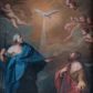 Zdjęcie nr 1: Obraz w formie stojącego prostokąta z przedstawieniem świętego Szymona oraz świętego Judy na tle krajobrazu, z unoszącą się nad nimi gołębicą Ducha Świętego. Święty Szymon w lewej części obrazu, ukazany w postawie stojącej, w wykroku, zwrócony w trzech czwartych w lewo, z uniesioną głową ukazaną z profilu. W prawej, ugiętej ręce trzyma halabardę, lewą wyciąga w bok. Twarz o starczych rysach, migdałowatych, skierowanych w górę oczach, garbatym nosie i pełnych ustach; okolona siwą gęstą brodą i włosami, skręconymi dołem w pukle, opadającymi na ramiona. Nad głową aureola. Ubrany jest w jasnozieloną tunikę odsłaniającą prawe ramię oraz w obfity niebieski płaszcz zawiązany diagonalnie na piersi i opadający wzdłuż prawego boku postaci. Na stopach ma sandały. Święty Juda ukazany w prawej części obrazu, w pozycji klęczącej, zwrócony w trzech czwartych w prawo, z uniesioną głową, ukazaną w profilu. W prawej, zaciśniętej dłoni trzyma piłę, na której się opiera, lewą wyciąga w bok. Twarz o rysach dojrzałego mężczyzny, z oczami skierowanymi w górę i garbatym nosie; okolona gęstą, brązową brodą i krótkimi włosami. Nad głową aureola. Ubrany jest w żółtą tunikę, o szerokich rękawach, odsłaniającą lewe ramię i fragment torsu oraz diagonalnie przewiązany przez prawe ramię czerwony płaszcz, zasłaniający nogi. W górnej partii obrazu na tle rozświetlonych i układających się centrycznie obłoków unosi się gołębica Ducha Świętego, z której dzioba pada wiązka światła na lewą dłoń Szymona. Flankowana jest siedzącymi pośród obłoków puttami i uskrzydlonymi główkami anielskimi. Obraz ujęty drewnianą, profilowaną i złoconą ramą. 



