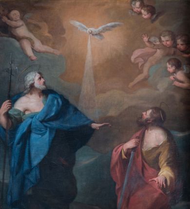 Zdjęcie nr 1: Obraz w formie stojącego prostokąta z przedstawieniem świętego Szymona oraz świętego Judy na tle krajobrazu, z unoszącą się nad nimi gołębicą Ducha Świętego. Święty Szymon w lewej części obrazu, ukazany w postawie stojącej, w wykroku, zwrócony w trzech czwartych w lewo, z uniesioną głową ukazaną z profilu. W prawej, ugiętej ręce trzyma halabardę, lewą wyciąga w bok. Twarz o starczych rysach, migdałowatych, skierowanych w górę oczach, garbatym nosie i pełnych ustach; okolona siwą gęstą brodą i włosami, skręconymi dołem w pukle, opadającymi na ramiona. Nad głową aureola. Ubrany jest w jasnozieloną tunikę odsłaniającą prawe ramię oraz w obfity niebieski płaszcz zawiązany diagonalnie na piersi i opadający wzdłuż prawego boku postaci. Na stopach ma sandały. Święty Juda ukazany w prawej części obrazu, w pozycji klęczącej, zwrócony w trzech czwartych w prawo, z uniesioną głową, ukazaną w profilu. W prawej, zaciśniętej dłoni trzyma piłę, na której się opiera, lewą wyciąga w bok. Twarz o rysach dojrzałego mężczyzny, z oczami skierowanymi w górę i garbatym nosie; okolona gęstą, brązową brodą i krótkimi włosami. Nad głową aureola. Ubrany jest w żółtą tunikę, o szerokich rękawach, odsłaniającą lewe ramię i fragment torsu oraz diagonalnie przewiązany przez prawe ramię czerwony płaszcz, zasłaniający nogi. W górnej partii obrazu na tle rozświetlonych i układających się centrycznie obłoków unosi się gołębica Ducha Świętego, z której dzioba pada wiązka światła na lewą dłoń Szymona. Flankowana jest siedzącymi pośród obłoków puttami i uskrzydlonymi główkami anielskimi. Obraz ujęty drewnianą, profilowaną i złoconą ramą. 


