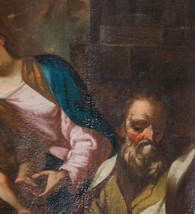 Zdjęcie nr 39: Nastawa architektoniczna, jednoosiowa, jednokondygnacyjna ze zwieńczeniem, na wysokim cokole z wyodrębnionymi konsolami. Ołtarz drewniany, sarkofagowy, na cokole, zwężający się ku dołowi z drewnianą mensą i kamiennym portatylem. Na mensie ustawione tabernakulum w formie prostopadłościennej skrzynki. Ścianka frontowa ujęta ornamentalnymi listewkami; drzwiczki w kształcie stojącego prostokąta w ornamentalnej ramie z płaskorzeźbionym przedstawieniem kielicha z hostią i winnym gronem. Nastawa ujęta parą zdwojonych pilastrów zwróconych pod kątem na zewnątrz, dekorowanych zwisami kwiatowymi, dźwigających silnie wysunięte imposty podtrzymywane przez konsole. Na tle pilastrów figury św. Antoniego Padewskiego i św. Franciszka ustawione na konsolach. W polu środkowym obraz św. Franciszka w formie stojącego prostokąta ujęty profilowaną ramą zdobioną rocaille&#039;em. Powyżej wolutowe fragmenty rocaille&#039;u, pod nim płycina. Zwieńczenie w formie trapezu ujętego spływami wolutowymi, dekorowanymi liśćmi palmowymi, ze ślimacznicami w kształcie meandru, spływającymi na belkowanie, na których stoją wazony. Całość zamknięta fragmentem wyłamanego trójbocznie gzymsu, zwieńczonego rokokowym szczytem z kwiatowymi gałązkami. W polu obraz św. Franciszki Rzymskiej w formie zbliżonej do zwieńczenia, ujęty ramą dekorowaną rocaille&#039;em. Struktura polichromowana w kolorze głębokiej czerwieni, z czarnymi profilami oraz złoconymi ramami, profilami i ornamentyką.
