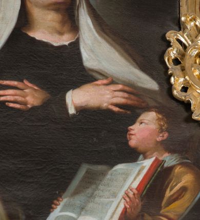 Zdjęcie nr 52: Nastawa architektoniczna, jednoosiowa, jednokondygnacyjna ze zwieńczeniem, na wysokim cokole z wyodrębnionymi konsolami. Ołtarz drewniany, sarkofagowy, na cokole, zwężający się ku dołowi z drewnianą mensą i kamiennym portatylem. Na mensie ustawione tabernakulum w formie prostopadłościennej skrzynki. Ścianka frontowa ujęta ornamentalnymi listewkami; drzwiczki w kształcie stojącego prostokąta w ornamentalnej ramie z płaskorzeźbionym przedstawieniem kielicha z hostią i winnym gronem. Nastawa ujęta parą zdwojonych pilastrów zwróconych pod kątem na zewnątrz, dekorowanych zwisami kwiatowymi, dźwigających silnie wysunięte imposty podtrzymywane przez konsole. Na tle pilastrów figury św. Antoniego Padewskiego i św. Franciszka ustawione na konsolach. W polu środkowym obraz św. Franciszka w formie stojącego prostokąta ujęty profilowaną ramą zdobioną rocaille'em. Powyżej wolutowe fragmenty rocaille'u, pod nim płycina. Zwieńczenie w formie trapezu ujętego spływami wolutowymi, dekorowanymi liśćmi palmowymi, ze ślimacznicami w kształcie meandru, spływającymi na belkowanie, na których stoją wazony. Całość zamknięta fragmentem wyłamanego trójbocznie gzymsu, zwieńczonego rokokowym szczytem z kwiatowymi gałązkami. W polu obraz św. Franciszki Rzymskiej w formie zbliżonej do zwieńczenia, ujęty ramą dekorowaną rocaille'em. Struktura polichromowana w kolorze głębokiej czerwieni, z czarnymi profilami oraz złoconymi ramami, profilami i ornamentyką.
