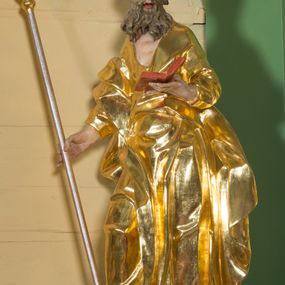 Zdjęcie nr 1: Rzeźba pełna, na cokole, ukazująca św. Joachima w całej postaci, w kontrapoście, frontalnie. Święty spogląda w dół, trzyma w lewej ręce otwartą książkę, w prawej dzierży łopatę pasterską. Ma owalną twarz o wąskich brwiach, dużych, migdałowatych oczach, dużym nosie i otwartych ustach, okoloną długą, rozdzielającą się na pół brodą i układającymi się w pukle włosami; nad głową nimb. Jest ubrany w długą suknię w dużym dekoltem, która podkreśla kształt ciała, łamiąc się grubymi fałdami. Na nogach ma sandały. Polichromia w partiach ciała naturalistyczna, szaty złocone, atrybuty złocone i srebrzone; krawędzie kart księgi w kolorze czerwonym. 