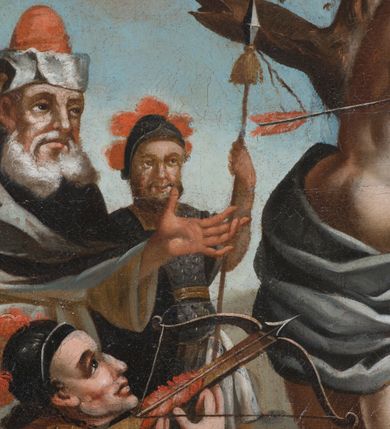 Zdjęcie nr 3: Obraz w formie stojącego prostokąta zamkniętego łukiem półkolistym nadwieszonym z uskokiem. W centrum św. Sebastian w otoczeniu oprawców, przywiązany do pnia drzewa, którego korona wypełnia górną część przedstawienia. Święty ukazany frontalnie, z lewą ręką przywiązaną z tyłu drzewa, prawą uniesioną do góry, sylwetka silnie esowato wygięta, ciało muskularne. W partii bioder przewiązany obficie drapowaną, białą tkaniną. W tors oraz prawą rękę ma wbite strzały. Na pierwszym planie, w prawym dolnym rogu pochylona postać mężczyzny przywiązującego świętego do drzewa. Ma na sobie niebieskie spodnie i czerwoną koszulę. W lewym dolnym rogu widnieje klęczący mężczyzna ukazany profilem, ubrany w czerwone spodnie i niebieską koszulę, z hełmem na głowie. Strzela z kuszy do świętego, a u jego nóg leży tarcza i kołczan ze strzałami. Na dalszym planie, po lewej dwóch mężczyzn: kapłan i strażnik. Kapłan ubrany w białą tunikę i czarny płaszcz, w nakryciu głowy; strażnik w stroju legionisty. W górnym prawym rogu nadlatujące putto z palmą męczeństwa i wieńcem laurowym w dłoniach w towarzystwie trzech uskrzydlonych główek anielskich. Scena na tle pejzażu z horyzontem w połowie wysokości obrazu oraz zachmurzonym niebem powyżej. Kolorystyka intensywna, kontrastowa; silny światłocień i rozbielenia.