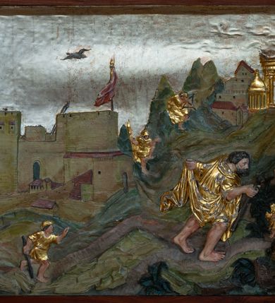 Zdjęcie nr 5: Przyścienną nastawę architektoniczną, trójosiową wykonano z drewna modrzewiowego. Jest to konstrukcja jednokondygnacyjna w formie łuku triumfalnego ze zwieńczeniem, ustawiona na dwustrefowym cokole. Stipes ołtarzowy uzyskał formę leżącego prostopadłościanu flankowanego po bokach spływami wolutowymi. W stipesie od przodu we wnęce pomiędzy dwoma pilastrami podtrzymującymi mensę umieszczono płaskorzeźbę z przedstawieniem odnoszącym się najprawdopodobniej do życia proroka Jonasza. Trzony pilastrów ozdobiono płaskorzeźbionym i złoconym ornamentem roślinnym. Oś środkową nastawy wydzielają dwie kolumny o kapitelach korynckich i kanelowanych trzonach dźwigających wydłużone imposty. Kolumny zostały połączone nad polem środkowym fryzem i gzymsem. Pole środkowe wypełnia nisza w formie stojącego prostokąta zamkniętego łukiem półkolistym z arkaturą z półkoliście zamkniętym obrazem Matki Boskiej Częstochowskiej. Na zasuwie umieszczono obraz św. Franciszka z Asyżu. W osiach zewnętrznych usytuowano niższe flankowane kanelowanymi kolumnami z kapitelami kompozytowymi, podtrzymującymi imposty połączone nad polem fryzem i gzymsem. Nisze uzyskały kształt stojącego prostokąta zamkniętego łukiem półkolistym z arkaturą z figurami św. Wojciecha i św. Stanisława. Ponad niszami na belkowaniu usytuowano cokoły z figurami stojących aniołów ze złożonymi do modlitwy rękami. Zwieńczenie uzyskało kształt stojącego prostokąta flankowanego dwiema parami złoconych kolumienek, dźwigających imposty i gzyms nad polem środkowym wyłamanym w trójkąt. Po bokach widoczne są spływy wolutowe. Gzyms wieńczy krzyż i dwie złocone wazy. W polu zwieńczenia znajduje się rama w formie prostokąta z wpisanym owalem z obrazem św. Bartłomieja Apostoła. Ponad ramą widoczny jest monogram maryjny. Cokoły i imposty dekorowane zostały stylizowaną ornamentyką roślinną w postaci zwisów, kampanuli i girland. Struktura nastawy utrzymana jest w kolorze naturalnego drewna, natomiast ornamentyka, detale i profile zostały wyzłocone i wysrebrzone. Z kolei figury uzyskały naturalistyczną polichromię.