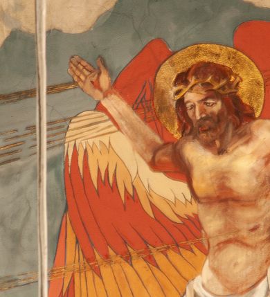 Zdjęcie nr 25: Kościół jest położony na wzgórzu w pobliżu centrum, przy ul. Brata Alojzego Kosiby. Od zachodu przed kościołem znajduje się dziedziniec i dawny cmentarz obwiedzione murem z bramkami i stacjami Męki Pańskiej. Z cmentarza wejście prowadzi do kościoła, a przez furtę na teren przyklasztorny i dalej do ogrodu klasztornego. Kościół wzniesiony jest z cegły, otynkowany. Świątynia jest orientowana, jednonawowa, z węższym prezbiterium, z kaplicą od północy i kruchtą od zachodu. Przy kościele od południa znajdują się zakrystia i zabudowania klasztorne. Prezbiterium na rzucie prostokąta, zamknięte od wschodu prostą ścianą, trójprzęsłowe, przekryte sklepieniem kolebkowym z przecinającymi się lunetami. W każdym przęśle ściany północnej wysoko umieszczone półkoliście zamknięte okna. Otworom okiennym odpowiadają tej samej wielkości nisze umieszczone w ścianie południowej. Wejście do klasztornego korytarza i zakrystii umieszczone jest w przęśle środkowym. Odpowiada mu otwór komunikacyjny po stronie przeciwnej. W przęśle zachodnim zlokalizowano drugie wejście do południowego korytarza klasztornego. Przestrzeń miedzy prezbiterium a korpusem zawężona arkadą tęczową, zamkniętą półkoliście. Korpus jednonawowy, szerszy z wnękami na ołtarze, czteroprzęsłowy, przekryty sklepieniem kolebkowym na gurtach z lunetami. Wnęka w trzecim przęśle od wschodu zamieniona na otwór do kaplicy północnej. Połowę przęsła zachodniego zajmuje empora muzyczna oparta na nisko schodzącym sklepieniu kolebkowym. Przy emporze, w ścianach wzdłużnych nawy, znacznie mniejsze, półkoliście zamknięte wnęki na konfesjonały. W lunetach, po obu stronach półkoliście zamknięte okna. Okna w przęśle zachodnim zastępują tej samej wielkości nisze. Główne wejście do kościoła w osi ściany zachodniej, zamknięte łukiem odcinkowym. W osi nad chórem muzycznym, półkoliście zamknięte okno, większe od pozostałych. Wejście do kościoła objęte prostokątnym portalem z piaskowca. Kaplica północna wzniesiona na planie kwadratu, przekryta sklepieniem współczesnym, zbliżonym w formie do klasztornego, zwieńczona latarnią. Okna, umieszczone w ścianie wschodniej i zachodniej, o tym samym wykroju utworzonym z wąskiego prostokąta przechodzącego górą w formę wachlarza lub wycinka koła. Zewnętrzne elewacje artykułuje podział osiowy i dekoracja lizenowo-ramowa, złożona z wydatnych elementów wertykalnych i horyzontalnych. Jednoosiową fasadę nad kruchtą ozdabia poniżej okna profilowany gzyms. Całość zamknięta wysoką, trójkątną ścianą szczytową, z trzema półkoliście zamkniętymi niszami. W nich polichromowane płaskorzeźby o kształcie stojącego prostokąta zamkniętego łukiem pełnym przedstawiające: stygmatyzację św. Franciszka, św. Piotra z Alkantary, św. Antoniego Padewskiego. Szczyt zwieńczony metalowym krzyżem osadzonym na niskim cokole. Kruchta przy fasadzie  z dwoma wejściami. Wejście zachodnie obejmuje półkoliście zamknięty portal z piaskowca, z dekoracją płycinową na węgarach, z kapitelami i skromnie profilowaną archiwoltą spiętą kluczem. Węższe wejście od północy z prostym, półkoliście zamkniętym portalem z piaskowca. Budowlę zamkniętą profilowanym gzymsem wieńczy trójkątny naczółek, przechodzący po bokach w balustradę z dekoracją płycinową. Na narożnych słupkach balustrady obeliskowe sterczyny. W półkoliście zamkniętej wnęce, umieszczonej pośrodku naczółka, wizerunek Matki Boskiej Nieustającej Pomocy. Wschodnia ściana prezbiterium, w dolnej partii zupełnie płaska, w górnej z triadą prostokątnych wnęk. Część szczytową oddziela od dolnej profilowany gzyms kryty dachówką. W osi trójkątnego szczytu wschodniego prostokątna wnęka z płaskorzeźbioną i polichromowaną sceną przedstawiającą św. Porcjunkulę w towarzystwie Chrystusa oraz św. Franciszka. Bryłę świątyni zamykają wysokie dachy dwuspadowe. Pośrodku dachu prezbiterium wieloboczna wieżyczka na sygnaturkę z ażurową latarnią. Bryłę kaplicy przekrywa dach czterospadowy. Ośmioboczną formę jej latarni zamyka dach wielospadowy zwieńczony metalowym krzyżem.