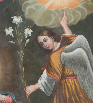 Zdjęcie nr 9: Ołtarz przyścienny, niearchitektoniczny. Mensa prostopadłościenna, kamienna, wyniesiona na dwóch wysokich stopniach. Antepedium w formie malowanego na płótnie obrazu w złoconej, akantowej ramie. W centrum medalion z przedstawieniem narzędzi stolarskich: piły, młotka, siekierki, ręcznego wiertła, dłuta oraz gałązki białej lilii i pałki wodnej umieszczony na tle dekorowanym stylizowaną, przeplatającą się wicią roślinną. Retabulum drewniane o strukturze utworzonej z suchego akantu, pomiędzy który wplecione są obrazy. W predelli obraz w kształcie leżącego owalu z przedstawieniem św. Rozalii. W polu głównym ołtarza obraz w kształcie stojącego prostokąta w złoconej, akantowej ramie, z przedstawieniem Zwiastowania, a na zasuwie św. Józefa z Dzieciątkiem. Po bokach flankowany przez dwie pary obrazów w formie medalionów, ujętych złoconymi ramami. Po lewej stronie, od dołu: św. Helena i św. Sebastian, a po prawej, od dołu: św. Barbara i św. Roch. W zwieńczeniu, na osi obraz przedstawiający św. Franciszka umieszczony w analogicznej ramie. U szczytu płaskorzeźbione przedstawienie Boga Ojca w otoczeniu uskrzydlonych główek anielskich na tle srebrzonych obłoków oraz złoconej, promienistej glorii. Struktura malowana na ciemny brąz, ornamenty złocone i srebrzone. 

