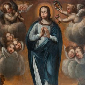 Zdjęcie nr 1: Obraz w kształcie prostokąta zbliżonego do kwadratu z przedstawieniem Matki Boskiej Niepokalanie Poczętej. Pośrodku kompozycji Maria stoi frontalnie, na półksiężycu, w lekkim kontrapoście, z prawą nogą ugiętą w kolanie, z rękami ugiętymi w łokciach i dłońmi złożonymi do modlitwy, ułożonymi na wysokości piersi. Głowa otoczona ciemnymi spływającymi na ramiona włosami, zwrócona lekko w prawo; wokół niej świetlisty nimb. Maria ubrana w długą, białą suknię z długimi rękawami i błękitny płaszcz zarzucony na ramiona. W górnych narożach obrazu dwa wychylające się spośród obłoków aniołki, jeden trzyma kwiat róży i wieniec z róż. Poniżej uskrzydlone główki aniołków. U dołu obrazu w tle daleki pejzaż.