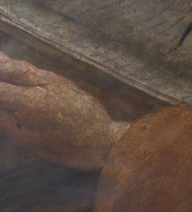 Zdjęcie nr 13: Feretron dwustronny z obrazami św. Joachima z małą Marią oraz św. Łukasza ustawiony na niskim postumencie, zaopatrzonym  w otwory na drążki do noszenia. Struktura feretronu ujęta rzeźbioną ramą zdobioną ornamentem rocaille&#039;owym i kwiatkami. W zwieńczeniu promienista gloria, pośrodku której w otoku utworzonym z obłoków hebrajski tetragram. 

Na awersie obraz św. Joachima. Święty ukazany w półpostaci, frontalnie, trzymający  na kolanach małą Matkę Boską, z głową uniesioną delikatnie ku górze i zwróconą  w prawo. Twarz okolona długą, bujną i siwą brodą; włosy długie i siwe opadające na plecy; wzrok skierowany wysoko w lewy górny róg obrazu. Ubrany w brązową suknię z długimi rękawami oraz brązowy płaszcz zarzucony  na ramiona, na głowie czerwona czapka. Matka Boska ukazana w pozycji siedzącej, zwrócona trzy czwarte w lewo,  z głową skierowaną w swoją prawą stronę, z rękami złożonymi w geście modlitwy,  z prawą nogą wspartą na półksiężycu. Twarz owalna z małymi ustami, krótkim i prostym nosem, wzrokiem skierowanym ku górze. Włosy długie, brązowe, z przedziałkiem pośrodku, upięte  do tyłu, z białą różą wpiętą po lewej stronie. Ubrana w długą białą sukienkę ze złotym obszyciem wokół szyi, z rękawami podwiniętymi do przedramion oraz niebieski płaszcz okrywający nogi. Wokół głów postaci nimby o krótkich promieniach, u Matki Boskiej zdobione sześcioramiennymi gwiazdkami, wykonane  z blachy złoconej. Taż sama złocona aplikacja na półksiężycu. Tło obrazu jednolite, ciemnobrązowe. 

Na rewersie obraz św. Łukasza. Święty ukazany w półpostaci, z lewego profilu, prawą dłonią piszący w otwartej księdze, lewą ją podtrzymujący.Twarz podłużna, okolona średniej długości siwą brodą, oczy przymknięte, nos długi i wąski, włosy krótkie i siwe. Ubrany w ugrową szatę z długimi rękawami oraz białym kołnierzem.  Po lewej stronie obrazu, nad księgą ukazana głowa wołu. Tło obrazu jednolite, ciemnozielone.
W glorii, nad obrazem św. Joachima tetragram (czteroliterowy zapis imienia Boga w języku hebrajskim): „יחיח”. Struktura feretronu pozłocona.
