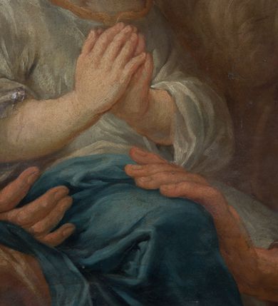 Zdjęcie nr 18: Feretron dwustronny z obrazami św. Joachima z małą Marią oraz św. Łukasza ustawiony na niskim postumencie, zaopatrzonym  w otwory na drążki do noszenia. Struktura feretronu ujęta rzeźbioną ramą zdobioną ornamentem rocaille'owym i kwiatkami. W zwieńczeniu promienista gloria, pośrodku której w otoku utworzonym z obłoków hebrajski tetragram. 

Na awersie obraz św. Joachima. Święty ukazany w półpostaci, frontalnie, trzymający  na kolanach małą Matkę Boską, z głową uniesioną delikatnie ku górze i zwróconą  w prawo. Twarz okolona długą, bujną i siwą brodą; włosy długie i siwe opadające na plecy; wzrok skierowany wysoko w lewy górny róg obrazu. Ubrany w brązową suknię z długimi rękawami oraz brązowy płaszcz zarzucony  na ramiona, na głowie czerwona czapka. Matka Boska ukazana w pozycji siedzącej, zwrócona trzy czwarte w lewo,  z głową skierowaną w swoją prawą stronę, z rękami złożonymi w geście modlitwy,  z prawą nogą wspartą na półksiężycu. Twarz owalna z małymi ustami, krótkim i prostym nosem, wzrokiem skierowanym ku górze. Włosy długie, brązowe, z przedziałkiem pośrodku, upięte  do tyłu, z białą różą wpiętą po lewej stronie. Ubrana w długą białą sukienkę ze złotym obszyciem wokół szyi, z rękawami podwiniętymi do przedramion oraz niebieski płaszcz okrywający nogi. Wokół głów postaci nimby o krótkich promieniach, u Matki Boskiej zdobione sześcioramiennymi gwiazdkami, wykonane  z blachy złoconej. Taż sama złocona aplikacja na półksiężycu. Tło obrazu jednolite, ciemnobrązowe. 

Na rewersie obraz św. Łukasza. Święty ukazany w półpostaci, z lewego profilu, prawą dłonią piszący w otwartej księdze, lewą ją podtrzymujący.Twarz podłużna, okolona średniej długości siwą brodą, oczy przymknięte, nos długi i wąski, włosy krótkie i siwe. Ubrany w ugrową szatę z długimi rękawami oraz białym kołnierzem.  Po lewej stronie obrazu, nad księgą ukazana głowa wołu. Tło obrazu jednolite, ciemnozielone.
W glorii, nad obrazem św. Joachima tetragram (czteroliterowy zapis imienia Boga w języku hebrajskim): „יחיח”. Struktura feretronu pozłocona.
