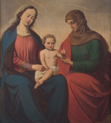 Zdjęcie nr 4: Feretron dwustronny  z obrazami świętej Anny Samotrzeć oraz św. Jana Kantego adorującego Matkę Boską  z Dzieciątkiem ustawiony na niskim postumencie o fantazyjnym kształcie z osią główną wysuniętą do przodu oraz narożnikami ustawionymi ukośnie.  W postumencie dziewięć przeszklonych gablotek mieszczących relikwie świętych, które opisane są na małych karteczkach, otoczone różnego rodzaju kwiatkami  i gwiazdkami wykonanymi z papieru i cienkich blaszek. Otwory gablotek  o różnorodnym, opływowym wykroju. Po bokach, na górnej powierzchni podstawy małe otwory po zatkniętych w nich, niezachowanych rzeźbach apostołów. Rama  w kształcie stojącego prostokąta, ujęta po każdej stronie trzema gablotkami otoczonymi rzeźbionym ornamentem rocaille&#039;owym. W zwieńczeniu takie same, mniejsze gablotki, pośrodku zamiast relikwii ażurowa, rzeźbiona wić roślinna. Na rewersie struktura feretronu o takim samym kształcie. Podstawa zdobiona siedmioma ramkami  o fantazyjnym kształtach utworzonych z wąskich esownic. Po bokach zamiast gablotek  owoidalne pola, w których złocona, drobna kratka. Rama zdobiona ornamentem rocaille&#039;owym.

Na awersie obraz z przedstawieniem św. Anny Samotrzeć. W centrum kompozycji ukazane są w postawie siedzącej św. Anna po prawej stronie i Matka Boska z Dzieciątkiem Jezus po lewej stronie. Maria zwrócona trzy czwarte w lewo, rękami przytrzymująca siedzące na jej kolanach Dzieciątko. Twarz owalna, z wyraźnie zaznaczonym podbródkiem, małe i jasnoróżowe usta, długi i szeroki nos, oczy lekko przymknięte, wysokie czoło. Włosy długie, falowane, z przedziałkiem pośrodku opadające na plecy i prawe ramię. Ubrana jest w długą, różową suknię ze złotym obszyciem pod szyją i na rękawach; niebieski płaszcz z brązową podszewką, zarzucony na plecy i otulający kolana oraz biały, delikatny welon  na głowie. Dzieciątko Jezus ukazane jest frontalnie, z lewą rączką uniesioną w geście błogosławieństwa. Twarz szeroka  z długim i szerokim nosem, wysokim czołem. Włosy krótkie, jasne, kędzierzawe. Wokół bioder ma założoną białą pieluszkę. Święta Anna zwrócona trzy czwarte w prawo,  z głową widoczną z lewego profilu, z lewą ręką przytrzymująca lewą rączkę Dzieciątka. Twarz podłużna z długim i szerokim nosem. Ubrana jest w długą zieloną suknię z długimi rękawami, czerwony płaszcz przerzucony  przez prawe ramię i zasłaniający kolana oraz jasnobrązową chustę zakrywającą włosy  i szyję. Karnacja ciemna. Wokół głów postaci złote, okrągłe nimby. W dolnej części obrazu widoczna roślinność, w górnej szarobłękitne niebo.

Na rewersie obraz z przedstawieniem Matki Boskiej z Dzieciątkiem adorowanych przez św. Jana Kantego. Scena zakomponowana  w architektonicznym wnętrzu. Maria ukazana w lewym górnym narożu obrazu,  w pozycji siedzącej na obłoku, zwrócona trzy czwarte w lewo, rękami przytrzymująca stojące na jej kolanach Dzieciątko. Twarz owalna z długim i wąskim nosem. Włosy długie, kręcone, ciemnobrązowe, schowane pod chustą. Ubrana w jasnoróżową suknię z długimi rękawami, niebieski płaszcz zasłaniający kolana, brązową chustę na głowie; na stopach sandały. Dzieciątko ukazane w pozycji stojącej, z lewą rączką wyciągniętą przed siebie, otulone przez Marię białą chustą na wysokości bioder. Diagonalnie, w dolnym, prawym narożu obrazu ukazany św. Jan Kanty; zwrócony trzy czwarte w prawo; z rękami wzniesionymi w geście modlitwy; z głową widoczną z lewego profilu, zwróconą w stronę Marii. Ubrany jest w togę profesorską. Twarz podłużna z długim i wąskim nosem, okolona krótko przystrzyżoną, siwą brodą. Włosy średniej długości, zwinięte w siwe pukle. Wokół głowy złoty, okrągły nimb. W dolnym narożu obrazu, na kamiennej posadzce otwarta, zapisana księga oraz zielona palma. Tło architektoniczne, po prawej stronie widoczna ostrołukowa arkada.

Relikwie umieszczone w niewielkich wnękach, za szybkami, opisane. Zwieńczenie feretronu, od lewej: relikwie „Sancti Vincentii Martyr”, relikwie „Sanctae Perpentuae Martyr”. Prawy bok feretronu, od góry: relikwie „Sancti Longina Męczennika”; relikwie  „Sanctae Kunegundy Panny”; relikwie „Mafsa SS. MM.”, „Sanctae Victorii Martyr”, „Sanctae Agnészki Panny i [...]”. Podstawa feretronu, od lewej: relikwie „Sancti Grzegorza Papieża”; relikwie „Sanctae Katarzyny”; relikwie „sanctus Clarus martyr”; relikwie „Sanctae Theogeni Martyr”; relikwie  „Sancti Urbana Papieża, Pluvium. Mino., Świętych Męczenników, Sanctae Gratii Marii”; relikwie „Sancti Theodori Martyr.”; relikwie „Sancti Jucundi Martyr”; relikwie „Iňocentii XI.”; relikwie „Sancti Jana Kapistrana”. Lewy bok feretronu, od góry: relikwie „Sancti Jana Kantego”; relikwie  „Sanctae Jadwigi Polki”; relikwie „Sanctae Pauliny Panny Męczennicy, Sancti Celestyna Papieża Męczen.,  SANCTI STANISŁAWA BISKUPA I MĘCZENNIKA”.
