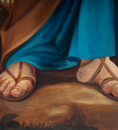 Zdjęcie nr 4: Obraz w kształcie stojącego prostokąta zamkniętego łukiem odcinkowym ukazuje z żabiej perspektywy św. Józefa trzymającego na rękach Jezusa i lilię. Święty jest ubrany w niebieską długą suknię i brązowy płaszcz. Twarz ma wyrazistą, z krótkim nosem, otwartymi oczami, okoloną krótką siwą brodą, z krótkimi siwiejącymi włosami. Jezus leżący na białej pielusze, o pulchnej twarzy, drobnych nosie i ustach, krótkich, jasnych, kręconych włosach; w prawej dłoni trzyma krzyżyk. W tle widoczny pagórkowaty teren z jeziorem i dalekimi górami oraz niebo przykryte chmurami. Nad postaciami unoszą się dwie uskrzydlone główki aniołków. W lewym dolnym rogu sygnatura „Jozef Pochwalski  Malował 14/8 1850".  