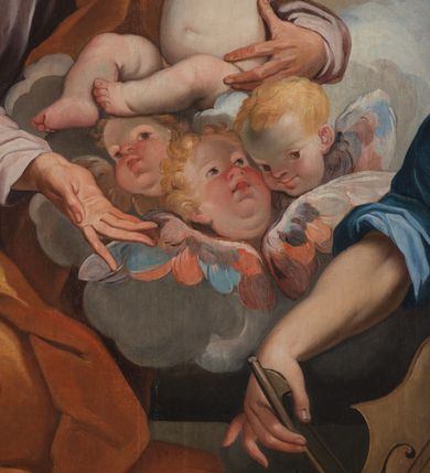 Zdjęcie nr 5: Owalny obraz, w drewnianej, profilowanej, złoconej ramie ukazuje klęczącego św. Józefa z siedzącym na chmurach Jezusem w towarzystwie grającego na kontrabasie anioła, grup uskrzydlonych puttów i główek anielskich. Józef ukazany jest w trzech czwartych, z lewą ręką obejmującą Jezusa, a prawą, zgiętą w łokciu i wyciągniętą do przodu. Głowa z łysiną czołową i siwymi, kręconymi, krótkimi włosami; twarz o rysach starszego mężczyzny, z krótkim nosem i otwartymi oczami. Święty ubrany jest w jasnofioletową suknię i brązowy płaszcz okrywający niemal cała sylwetkę. Siedzący na chmurze z trzema główkami aniołków nagi Jezus głowę zwraca ku górze i wysoko unosi rączki. Jego twarz jest pełna, policzki pękate, zaczerwienione, oczy ciemnobrązowe, krótki nosek i otwarte, pełne usta, włosy krótkie, jasne, kręcone.  Po prawej stronie klęczy anioł grający na kontrabasie, ukazany w trzech czwartych, zwrócony głową w prawo, ubrany w niebieską suknię odsłaniającą lewą pierś i bladoczerwony płaszcz. Jego głowa jest przedstawiona z profilu, z gęstymi, kręconymi, blond włosami, opadającymi na ramiona. Twarz ma pociągłą, z długim, zadartym nosem, otwartymi oczami i różowymi, otwartymi ustami. Przed św. Józefem siedzi para aniołków, z których jeden trzyma długi kij zakończony lilią. W górnej strefie wyłaniają się z chmur główki aniołków i dwa uskrzydlone aniołki trzymające krzyż. Tło nieokreślone, w tonacjach szarości, z widoczną dolną częścią kolumny. 
