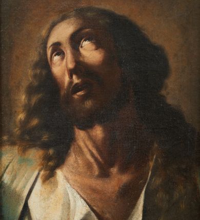 Zdjęcie nr 1: Obraz w kształcie stojącego prostokąta, w bogato profilowanej, złoconej ramie z przedstawieniem Chrystusa, w ujęciu frontalnym, w popiersiu, z głową uniesioną do góry. Jego twarz jest pociągła, nos wydatny, oczy wypukłe, owalne, źrenice przy górnej krawędzi powieki, usta lekko rozchylone. Włosy ma długie, kręcone, opadające na ramiona, brodę krótką. Ubrany jest w białą koszulę, rozchyloną na piersi. Tło neutralne, utrzymane w złamanych brązach, z poświatą wokół głowy. Obraz utrzymany w ciemnej, brązowej tonacji kolorystycznej.  