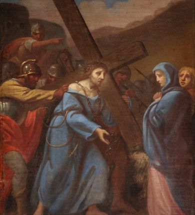 Zdjęcie nr 8: Czternaście stacji drogi krzyżowej w formie odrębnych obrazów w kształcie stojących prostokątów, ujętych drewnianymi, profilowanymi, złoconymi ramami ze zwieńczeniami z numerem stacji oraz podwieszeniami z nazwą. Przedstawienia charakteryzują kompozycje wielofiguralne ukazane na tle pejzażowym z motywami architektonicznymi, z poprawnie wyznaczoną perspektywą zbieżną. Upozowanie oraz mimika postaci wyrażają emocje, ubiory są historyzujące. Kolorystykę płócien cechuje przewaga barw ziemi i szarości skontrastowanych błękitem, zielenią czy ocieploną bielą. Modelunek jest płynny i miękki. 