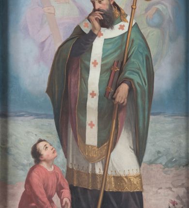 Zdjęcie nr 3: Nastawa ołtarzowa architektoniczna, jednoosiowa, jednokondygnacyjna ze zwieńczeniem ustawiona na cokole z wyodrębnionymi po bokach prostopadłościanami. Ołtarz kamienny prostopadłościenny, ujęty po bokach esownicami, z przodu flankowany kanelowanymi lizenami, w centrum krzyż. Nastawa flankowana parą kolumn o kapitelach kompozytowych, dźwigających pełne belkowanie wyłamane na ich osi, w partii fryzu dekorowane rozetami, wicią roślinną i muszlą. Całe pole środkowe wypełnia nisza w formie stojącego prostokąta z obrazem św. Wojciecha, ujęta złoconą ramą zdobioną dekoracją roślinną. Na belkowaniu ustawione dwa wazony z bukietami kwiatów. Kondygnacja flankowana uszami utworzonymi z ażurowego akantu. Zwieńczenie w formie owalnego pola z obrazem Męczeństwa św. Sebastiana ujętego wieńcem laurowym i ażurowymi liśćmi akantu, u dołu dwa rogi obfitości. Całość zakończona medalionem z okiem Opatrzności w glorii promienistej. Struktura polichromowana w kolorze jasnoniebieskim, z niebieskimi i czerwonymi detalami, kolumny, profile i ornamentyka złocone, elementy dekoracji srebrzone. 