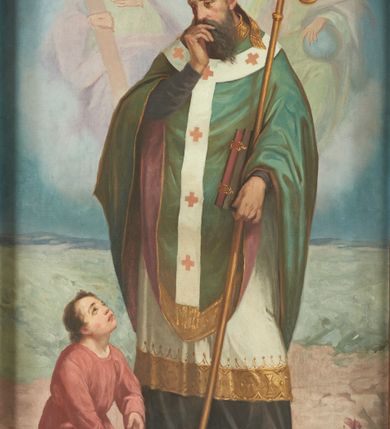 Zdjęcie nr 1: Obraz w formie stojącego prostokąta z przedstawieniem św. Augustyna i dziecka na plaży. W centrum święty ukazany w całej postaci, zwrócony w trzech czwartych w prawo, w kontrapoście. Lewą ręką przytrzymuje pastorał oparty na ramieniu oraz księgę, prawą ugiętą dotyka ust. Twarz ma pociągłą, o migdałowatych oczach, dużym, garbatym nosie, okoloną długą, ciemną brodą. Ubrany jest w czarną sutannę, białą rokietę, wykończoną dekoracyjnym pasem malowanym na złoto, zielony ornat, lamowany malowanym na złoto pasem, z bordową podszewką. Na piersi ma biały paliusz, na głowie białą infułę z krzyżem. Przed świętym, na ziemi klęczy dziecko, zwrócone w trzech czwartych w lewo, z głową uniesioną w górę i opuszczonymi w dół rękami, z których w prawej trzyma naczynie, przelewając wodę do wykopanego w piasku dołka. Dziecko ma pełną twarz, o dużych oczach skierowanych w górę, małym nosie i pełnych ustach, okolone brązowymi, krótkimi włosami. Ubrane jest w różową tunikę przepasaną w talii. Postacie ukazane na plaży, z widocznym w oddali morzem, na tle nieba delikatnie zarysowane postacie Trójcy Świętej, z tronującymi Chrystusem i Bogiem Ojcem oraz gołębicą Ducha Świętego unoszącą się nad nimi. W dolnym prawym rogu obrazu, na tle roślinności sygnatura „pinx(it) / Maryan Szczurowski / 1910”.